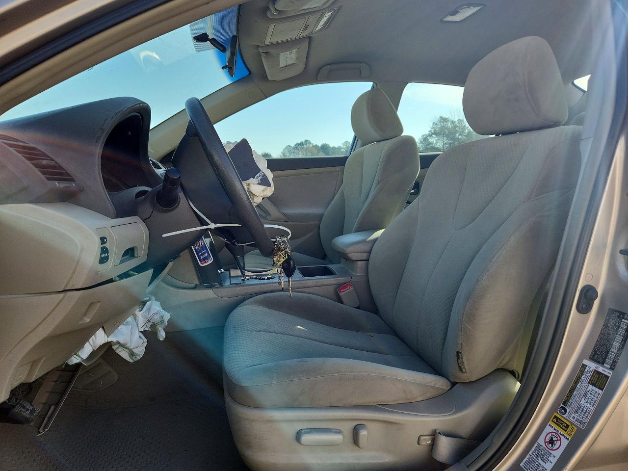 2008 Toyota Camry Le Gold vin: 4T1BE46KX8U758034