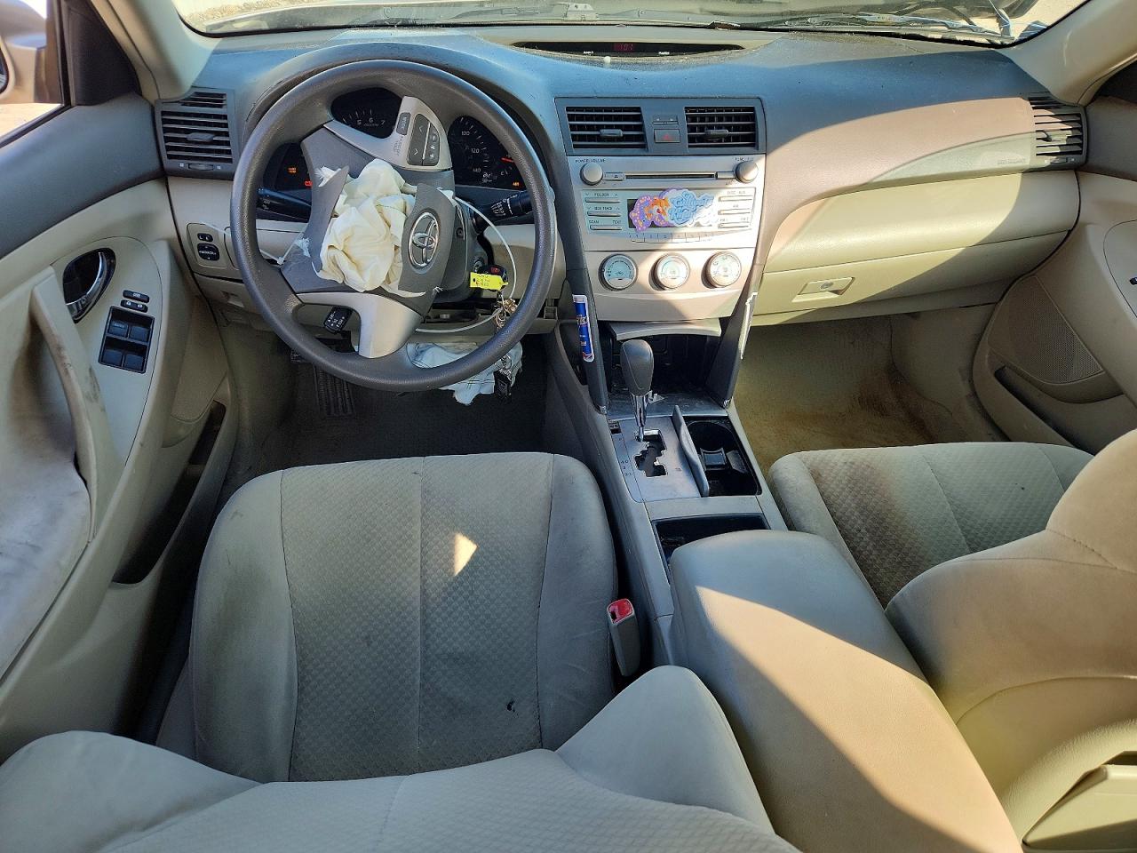 2008 Toyota Camry Le Gold vin: 4T1BE46KX8U758034