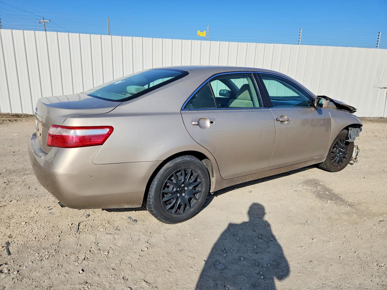 2008 Toyota Camry Le Gold vin: 4T1BE46KX8U758034