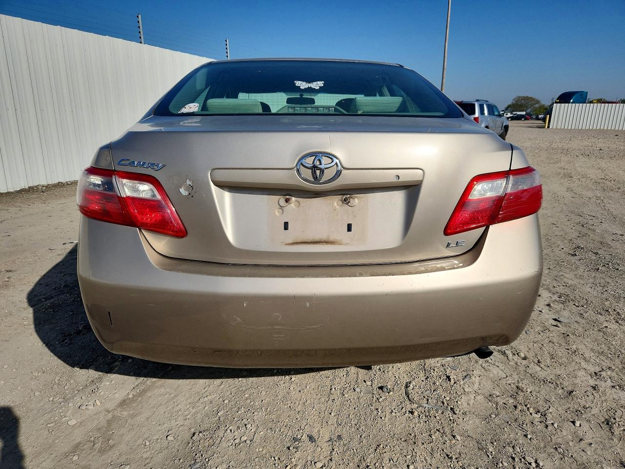 2008 Toyota Camry Le Gold vin: 4T1BE46KX8U758034