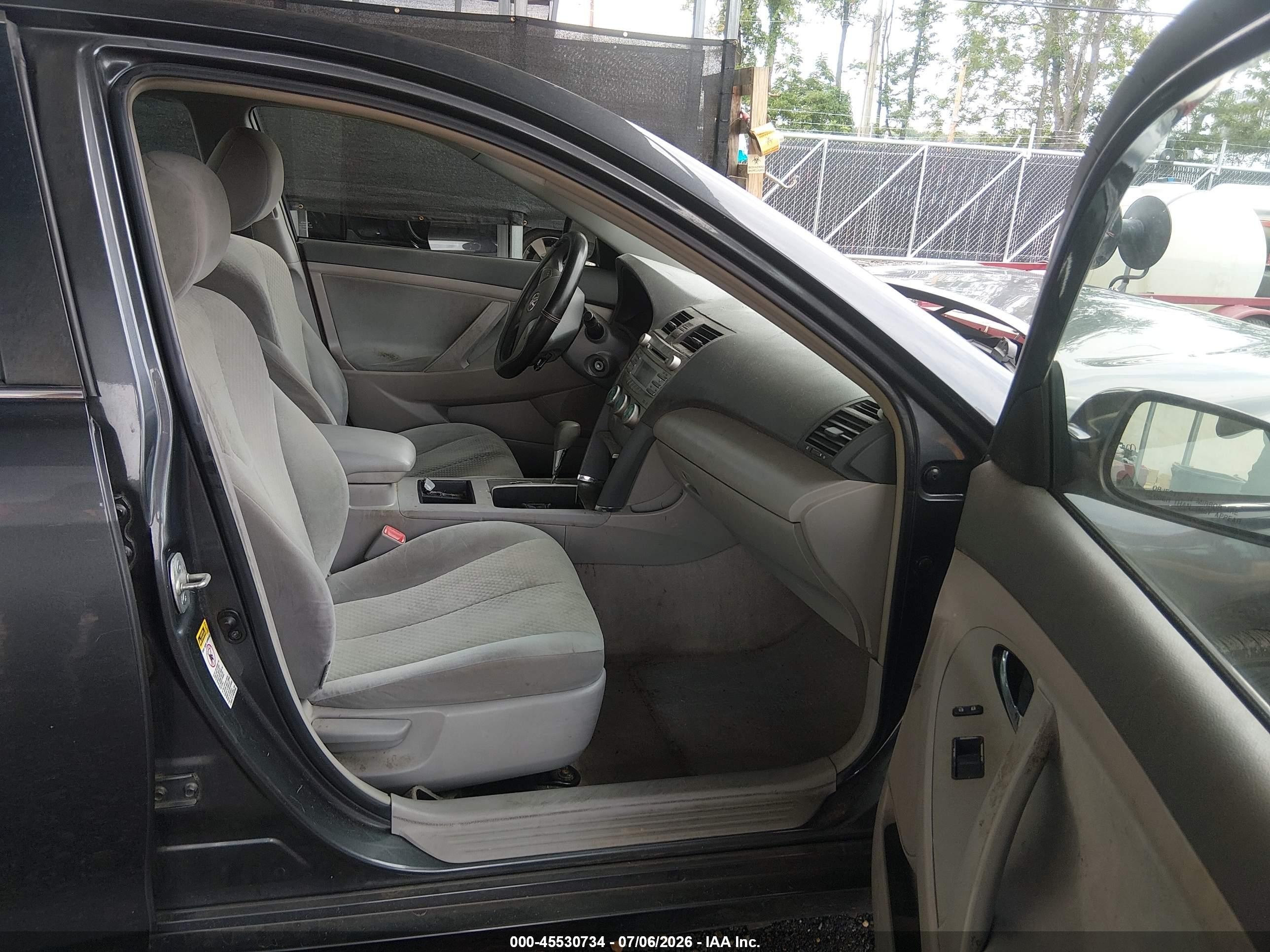 2009 Toyota Camry Le Gray vin: 4T1BE46KX9U266573