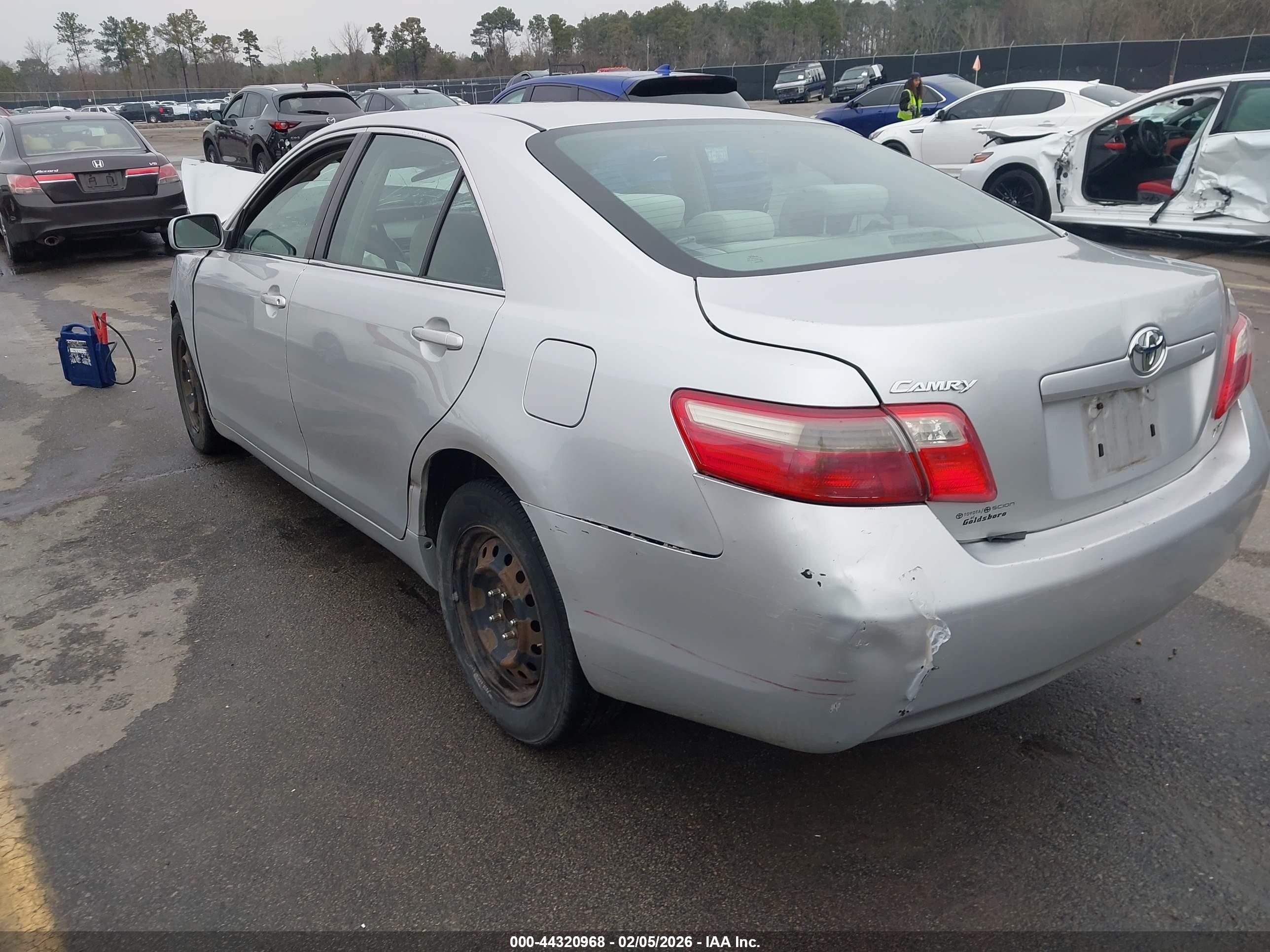 2009 Toyota Camry Le Silver vin: 4T1BE46KX9U350098