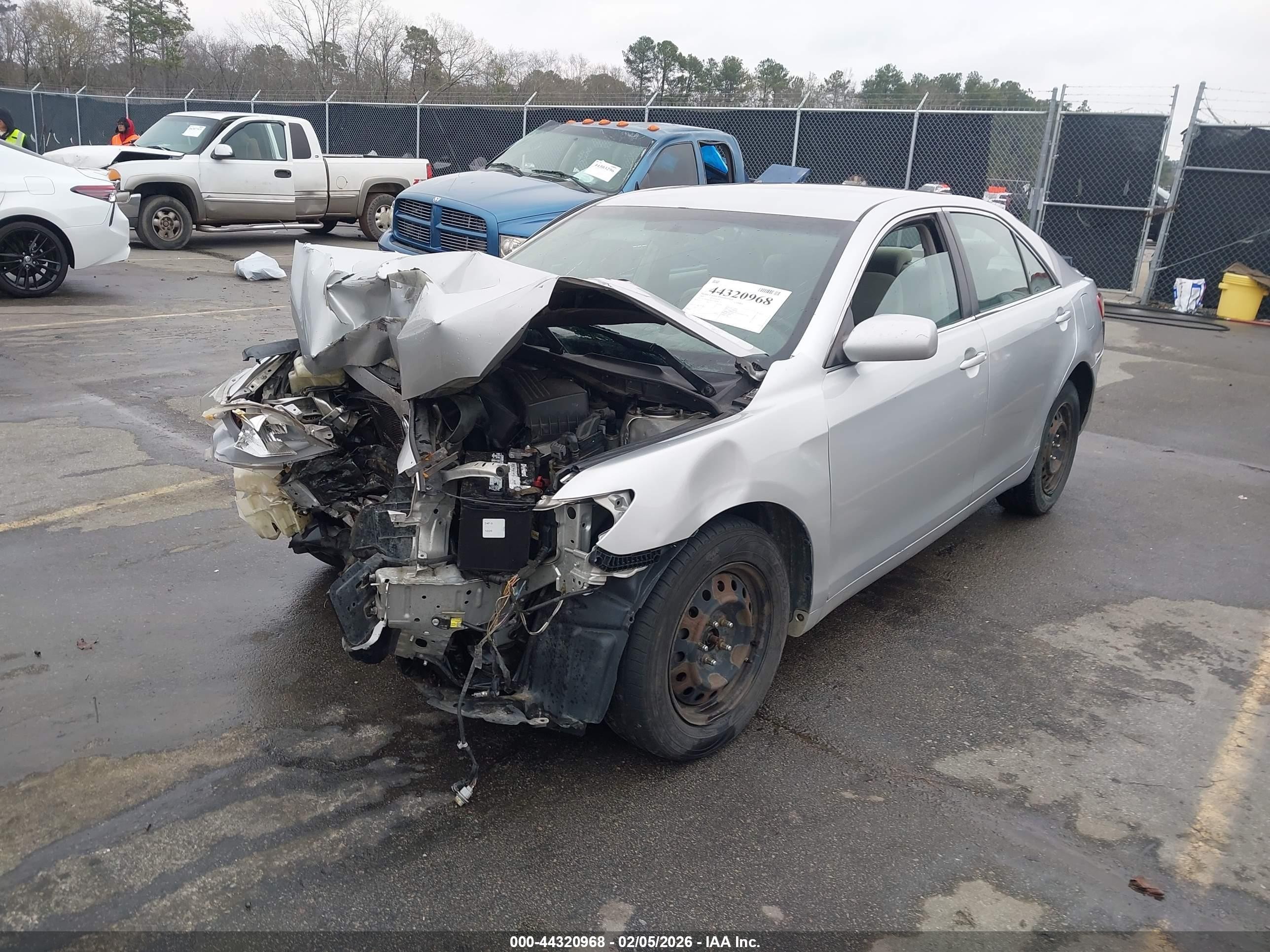 2009 Toyota Camry Le Silver vin: 4T1BE46KX9U350098