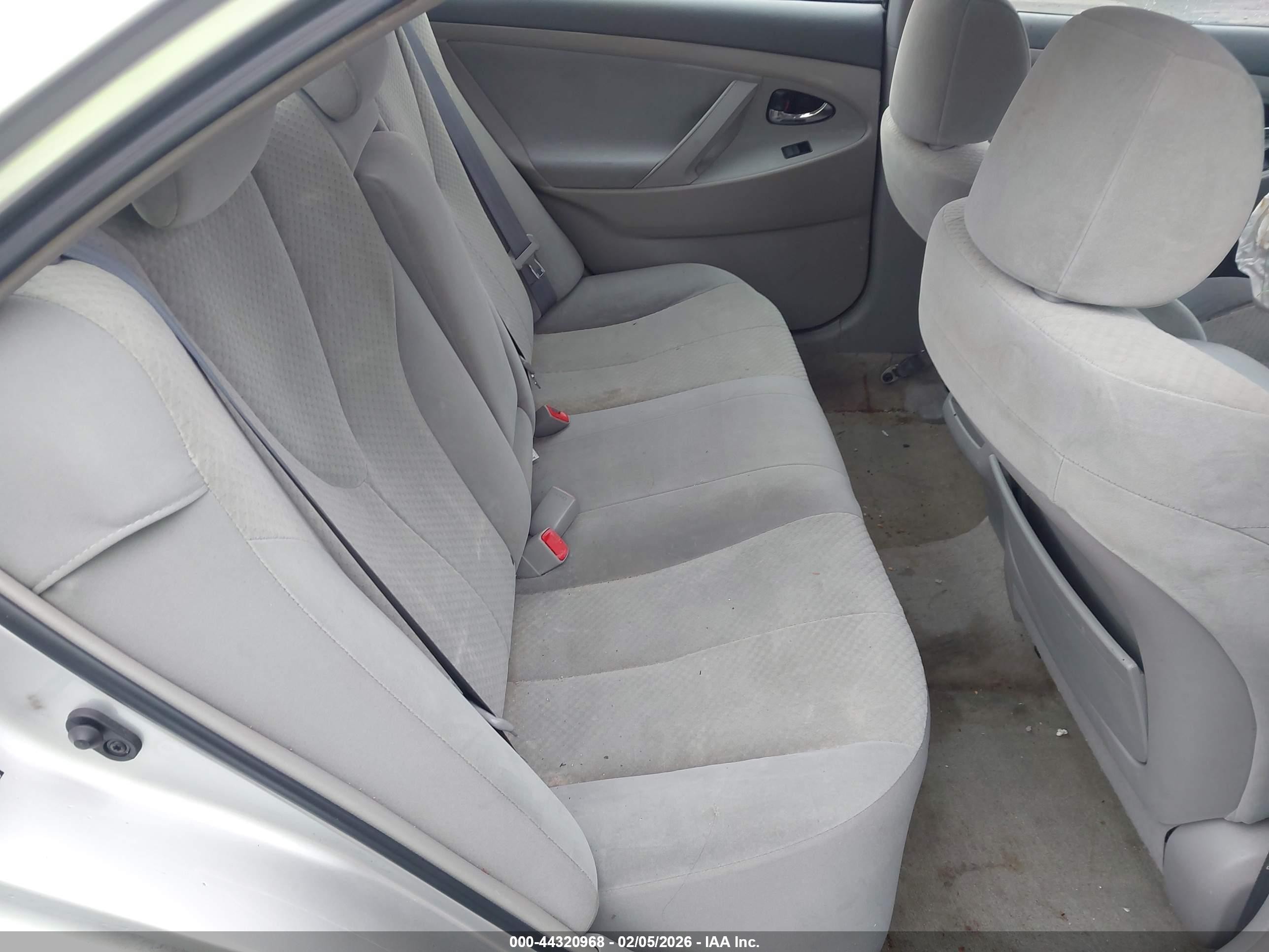 2009 Toyota Camry Le Silver vin: 4T1BE46KX9U350098
