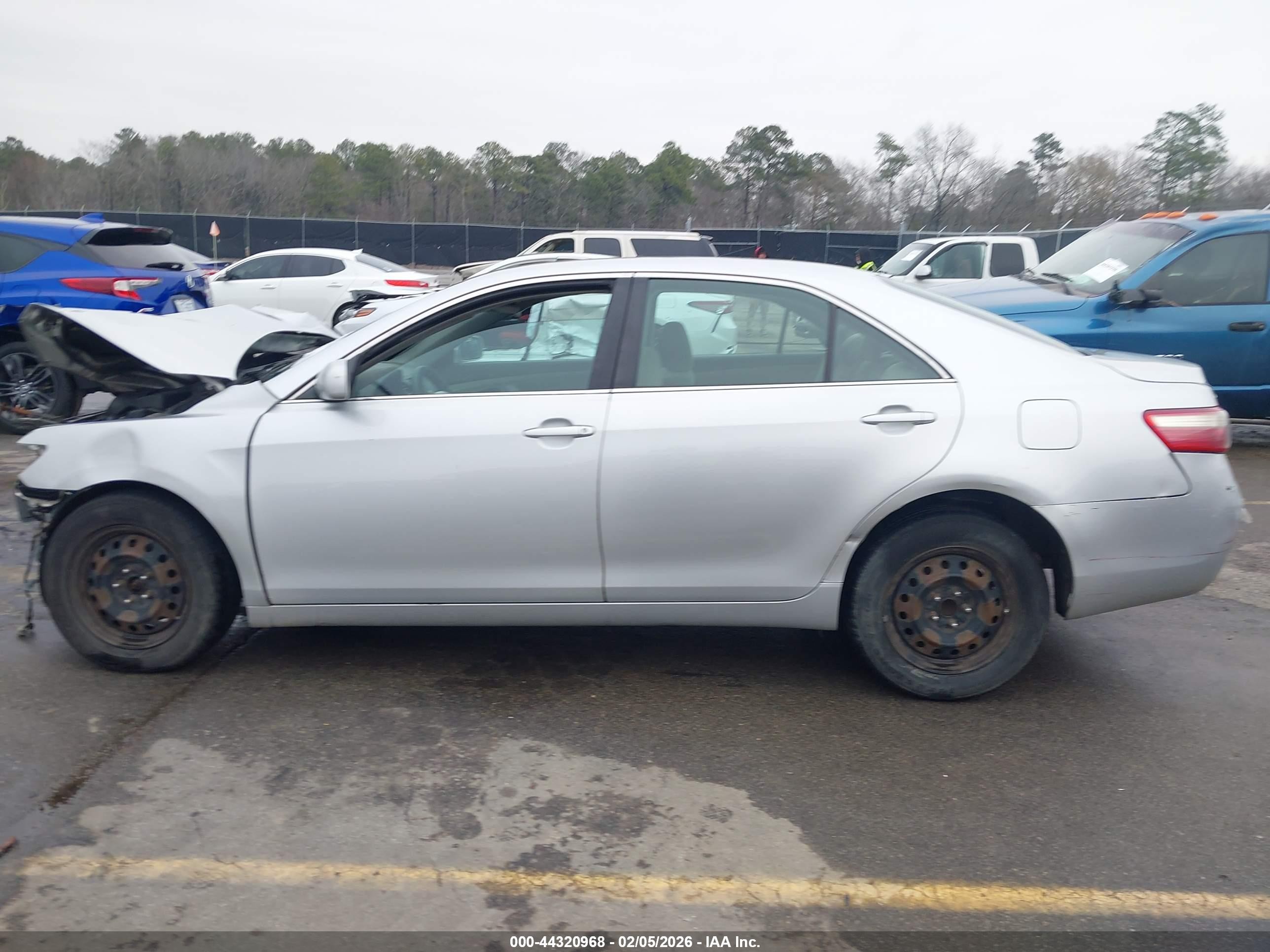 2009 Toyota Camry Le Silver vin: 4T1BE46KX9U350098