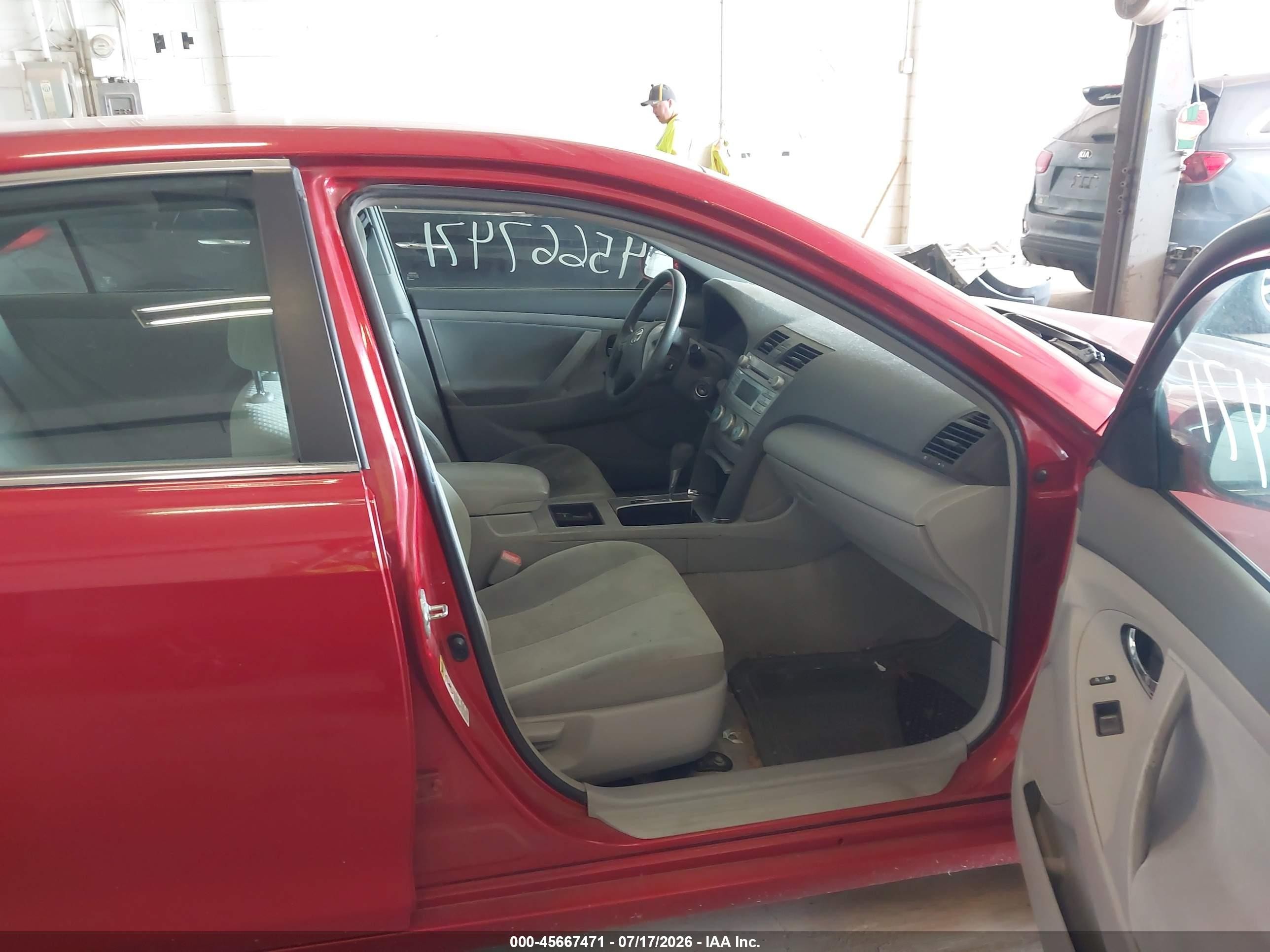 2009 Toyota Camry Le Red vin: 4T1BE46KX9U375020