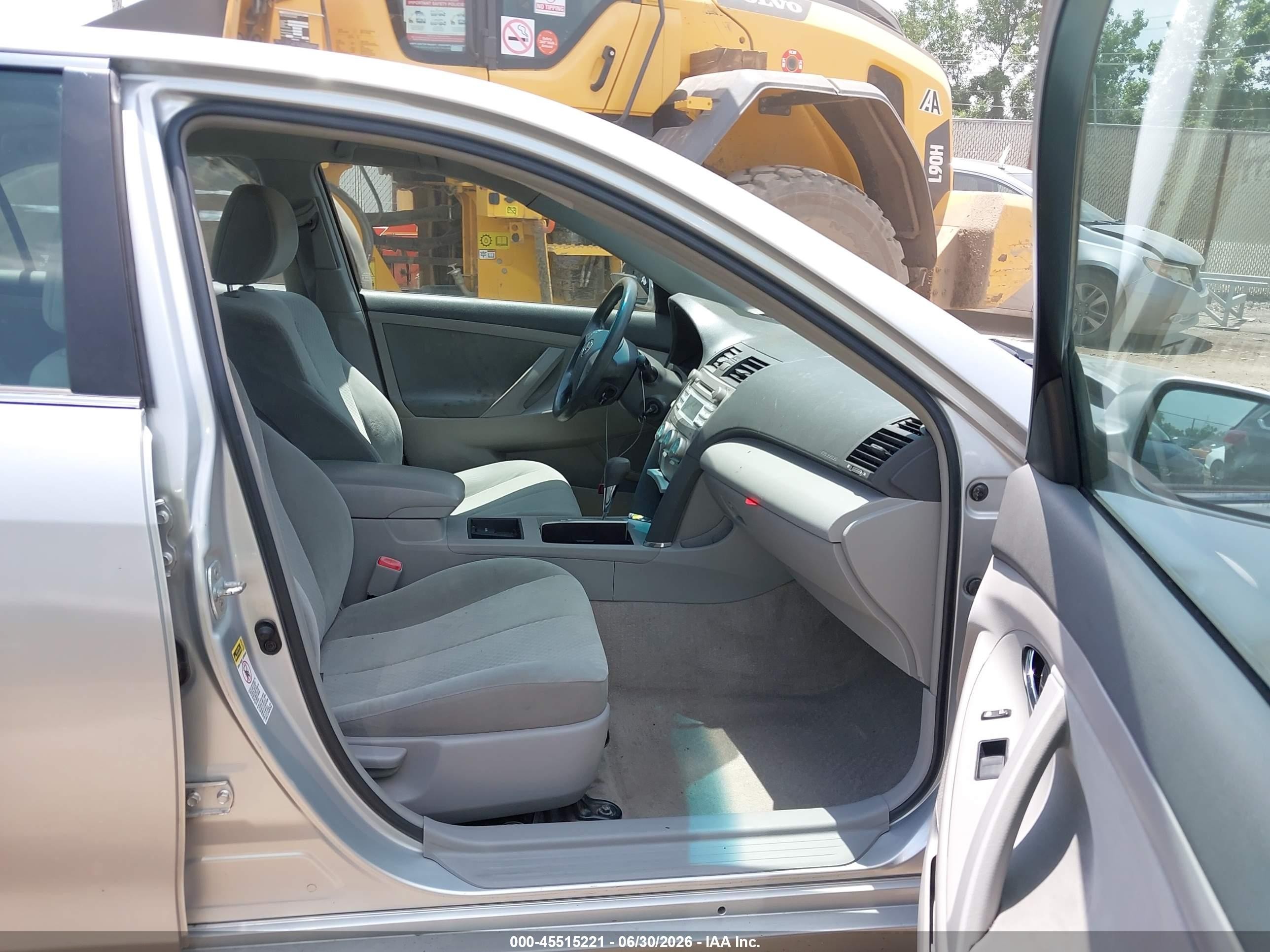 2009 Toyota Camry Le Silver vin: 4T1BE46KX9U386602