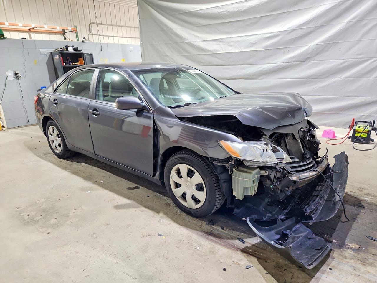 2009 Toyota Camry Le Gray vin: 4T1BE46KX9U388978