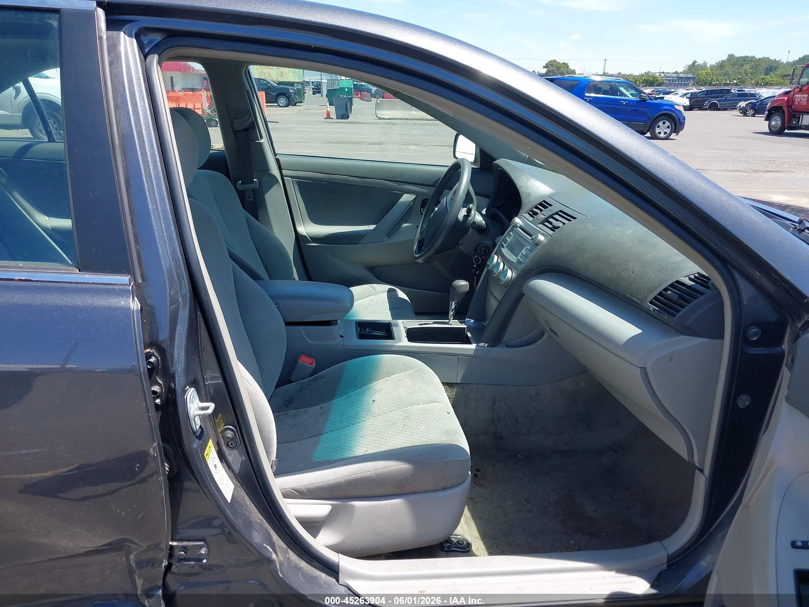 2009 Toyota Camry Le Gray vin: 4T1BE46KX9U393873