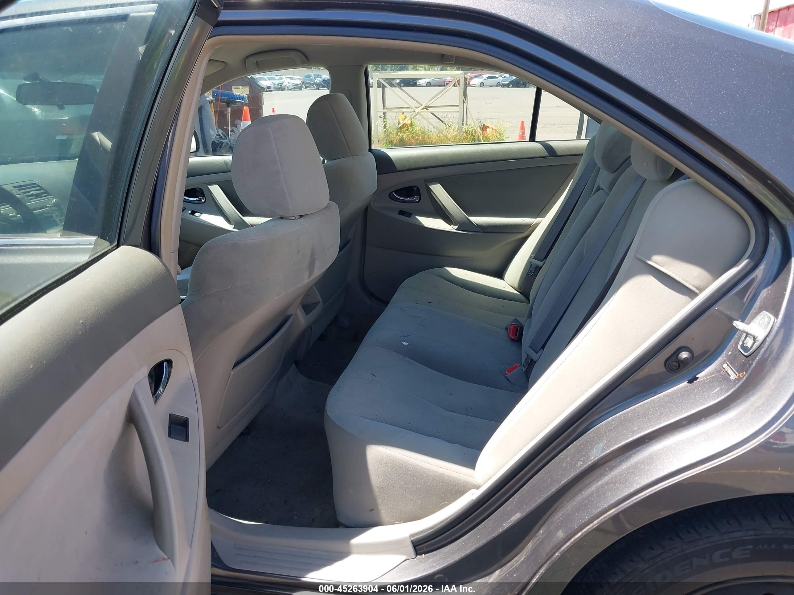 2009 Toyota Camry Le Gray vin: 4T1BE46KX9U393873