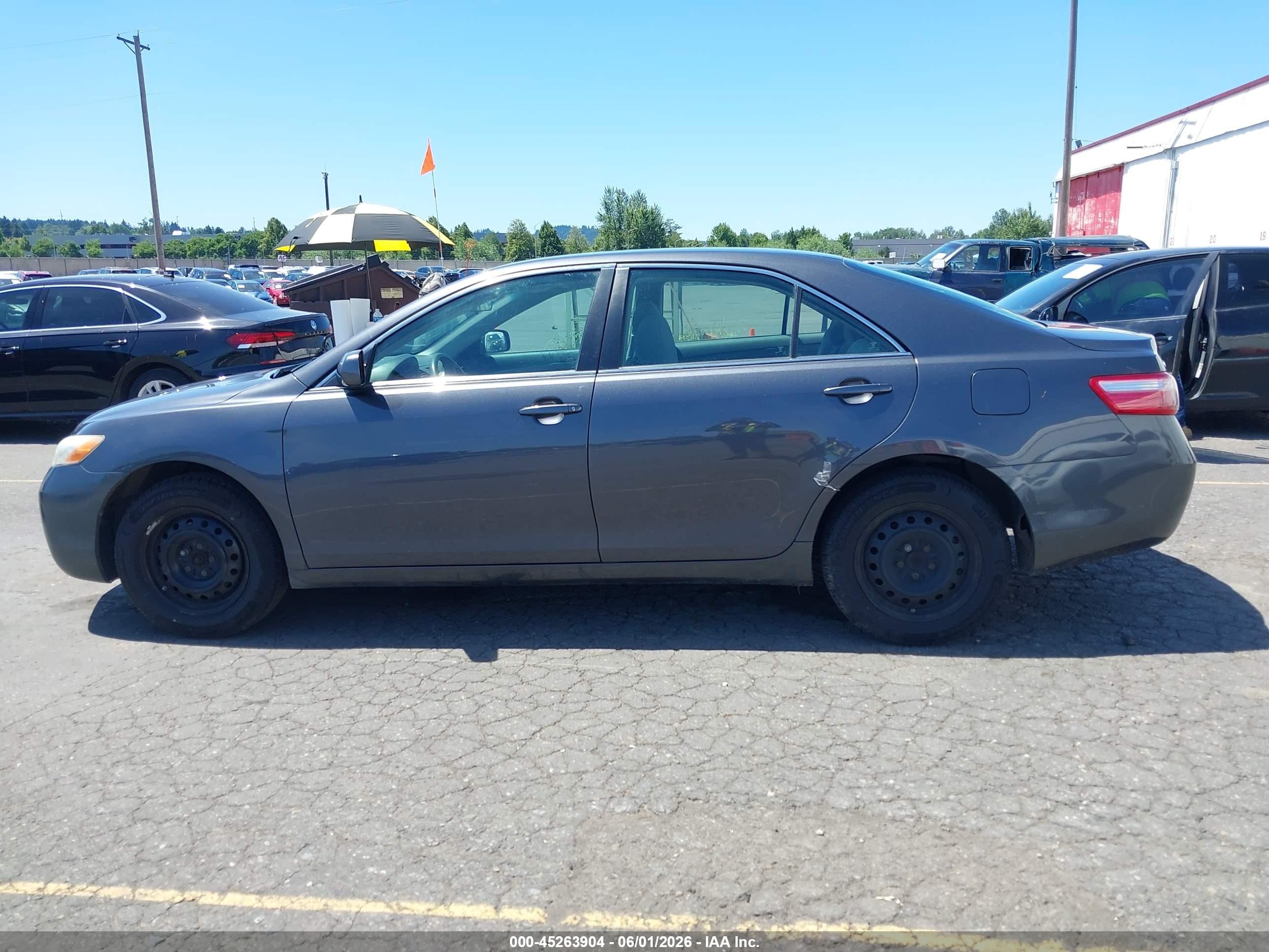 2009 Toyota Camry Le Gray vin: 4T1BE46KX9U393873