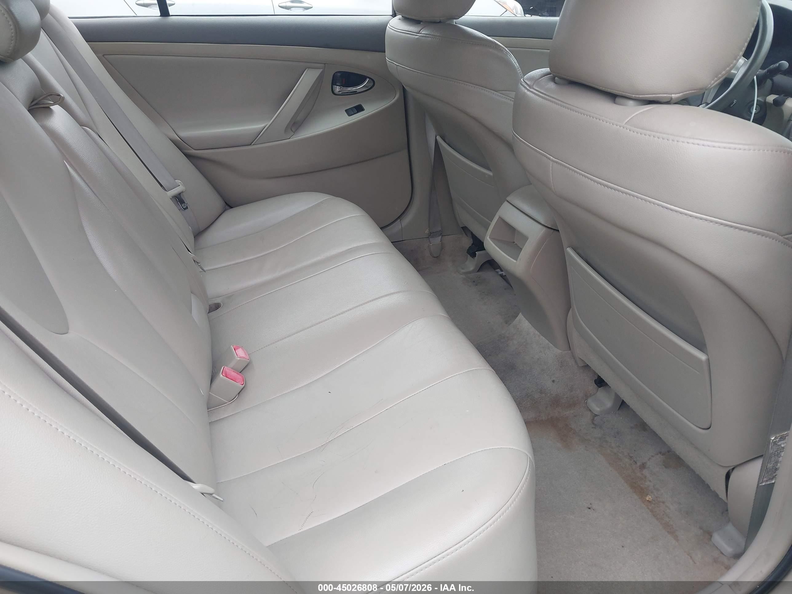 2009 Toyota Camry Le Gold vin: 4T1BE46KX9U408307