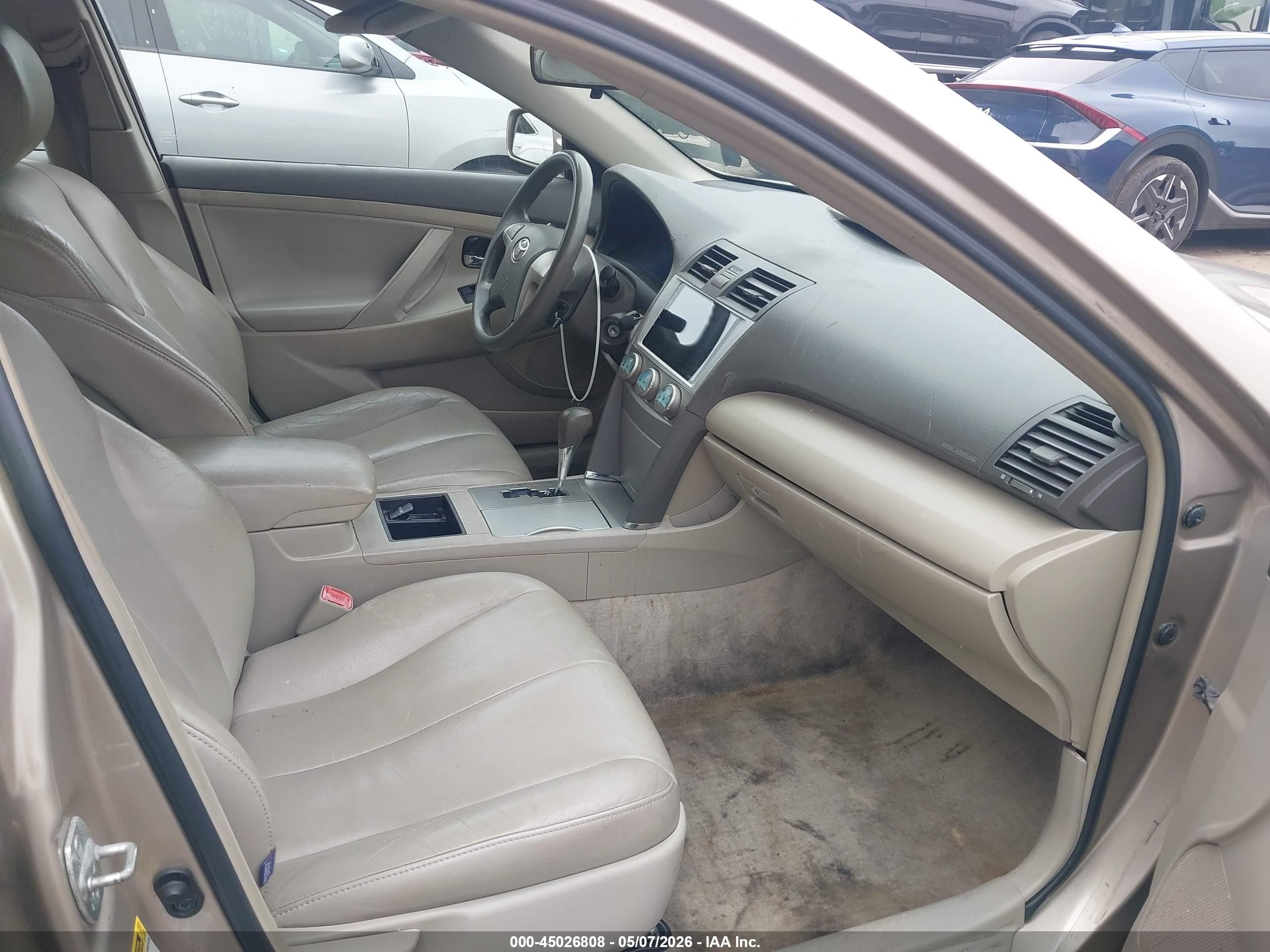2009 Toyota Camry Le Gold vin: 4T1BE46KX9U408307