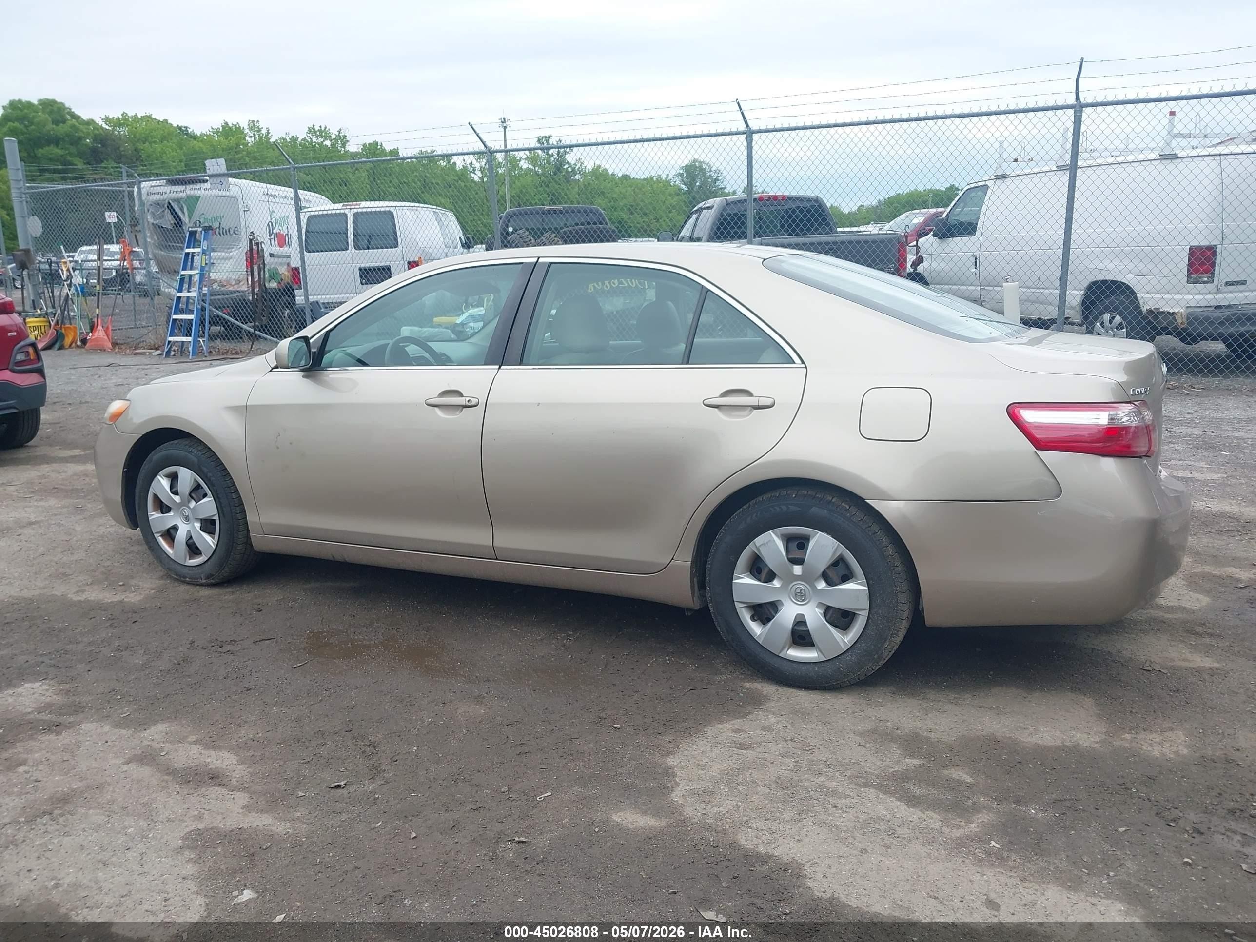 2009 Toyota Camry Le Gold vin: 4T1BE46KX9U408307