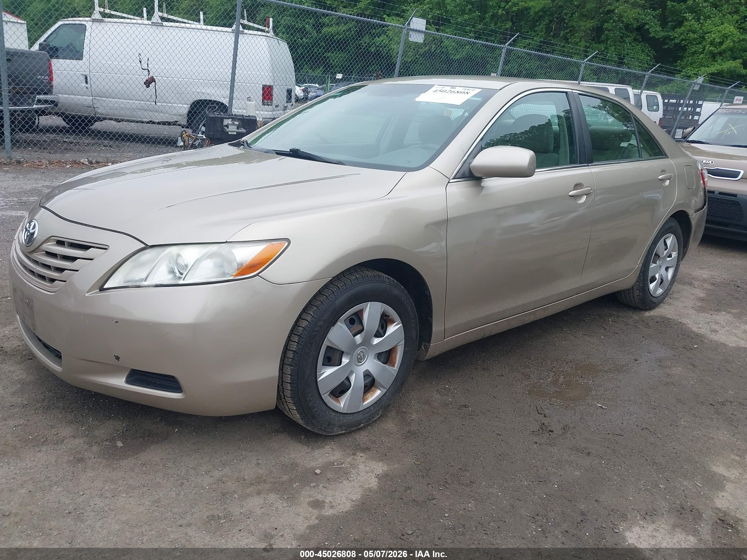 2009 Toyota Camry Le Gold vin: 4T1BE46KX9U408307