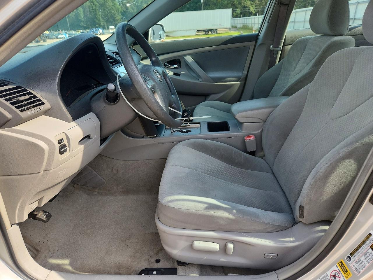 2009 Toyota Camry Le Silver vin: 4T1BE46KX9U411028