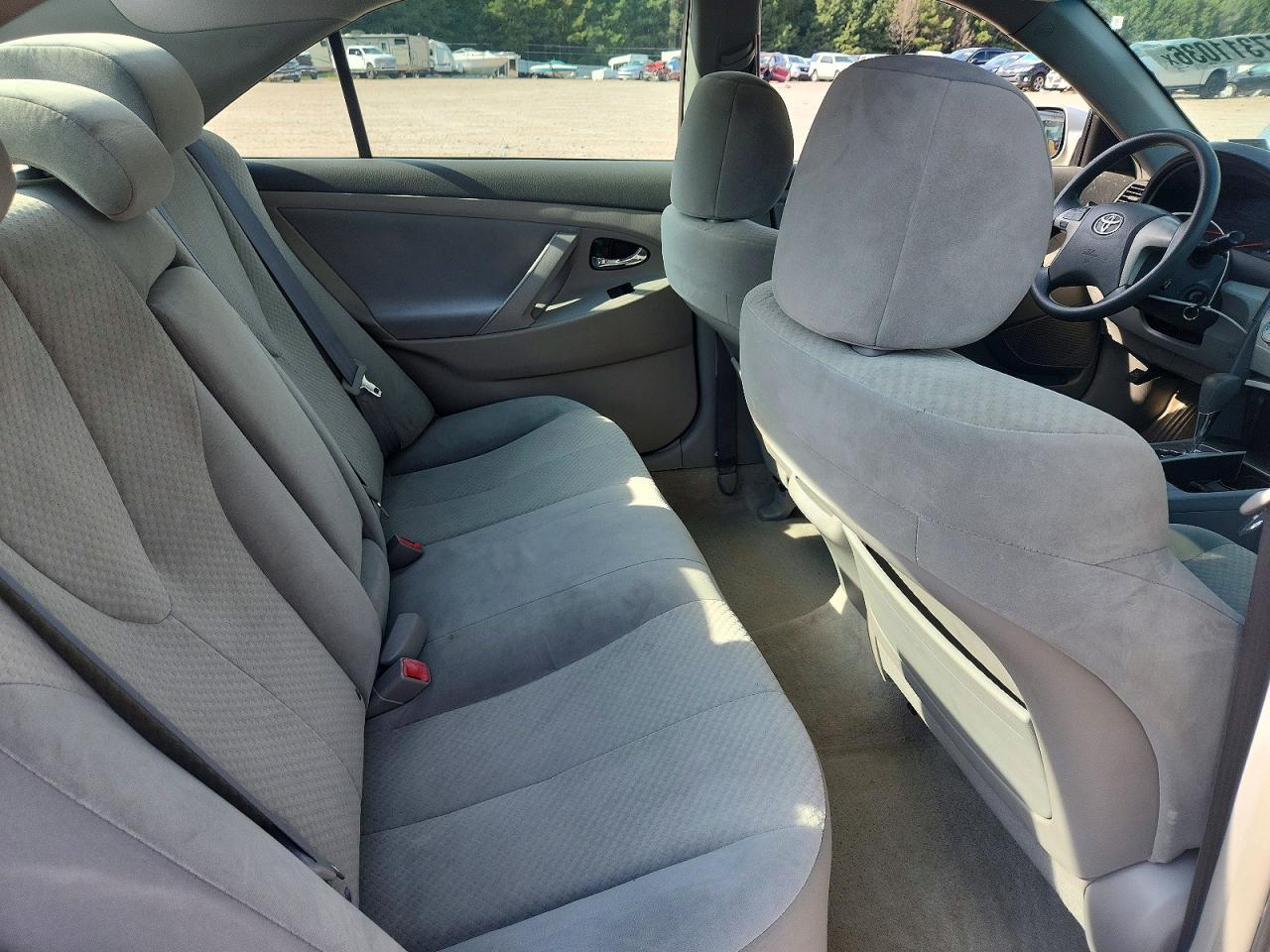 2009 Toyota Camry Le Silver vin: 4T1BE46KX9U411028