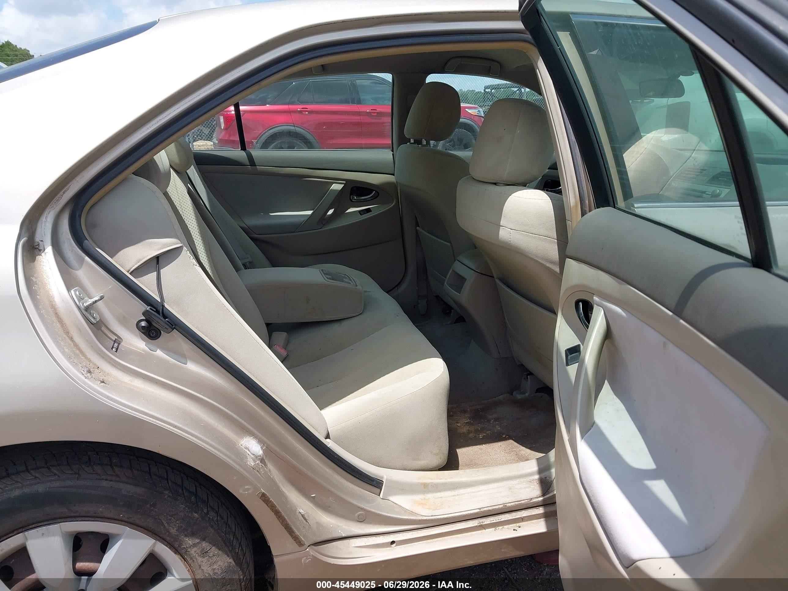 2009 Toyota Camry Le Gold vin: 4T1BE46KX9U835843