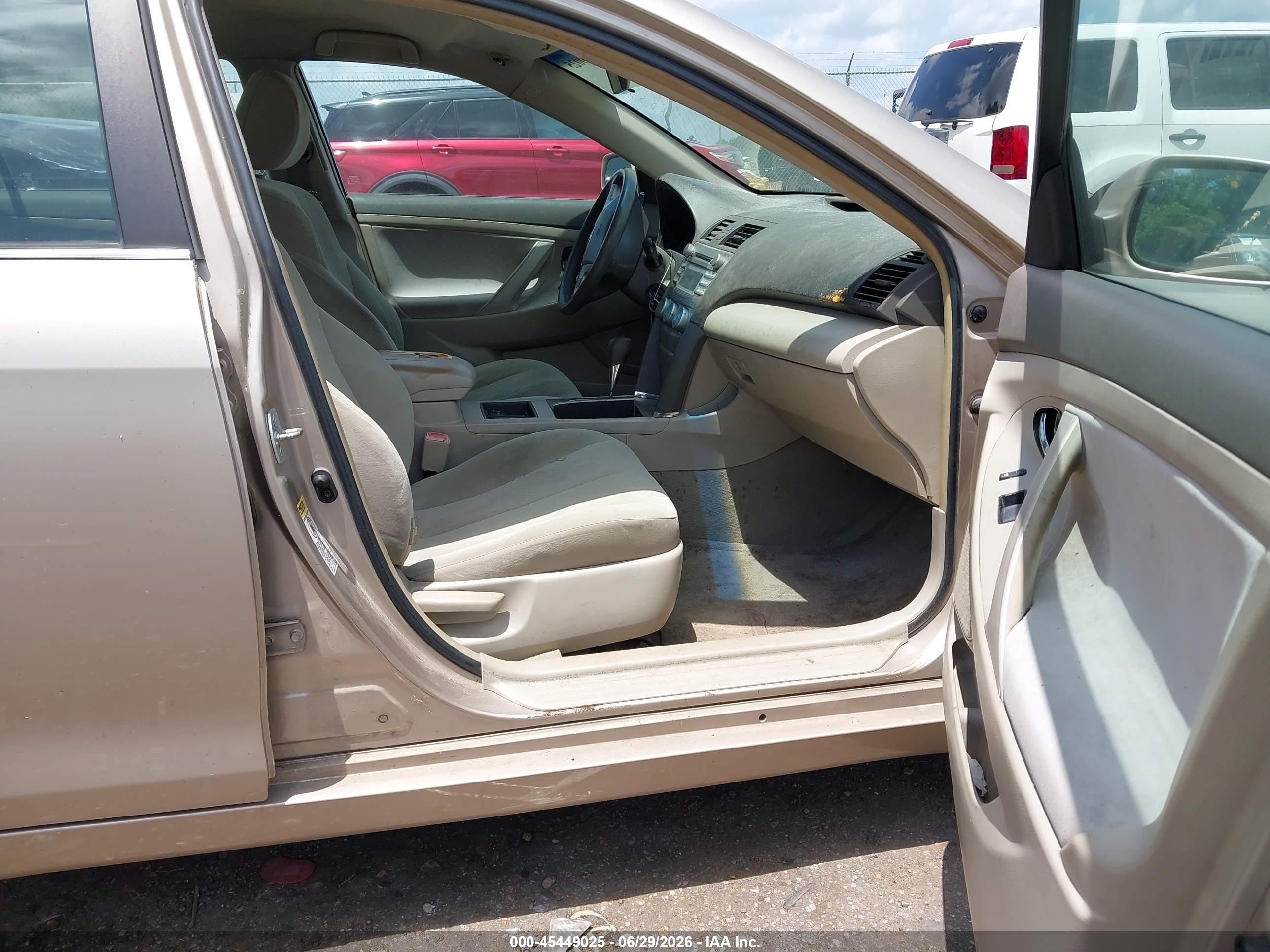 2009 Toyota Camry Le Gold vin: 4T1BE46KX9U835843