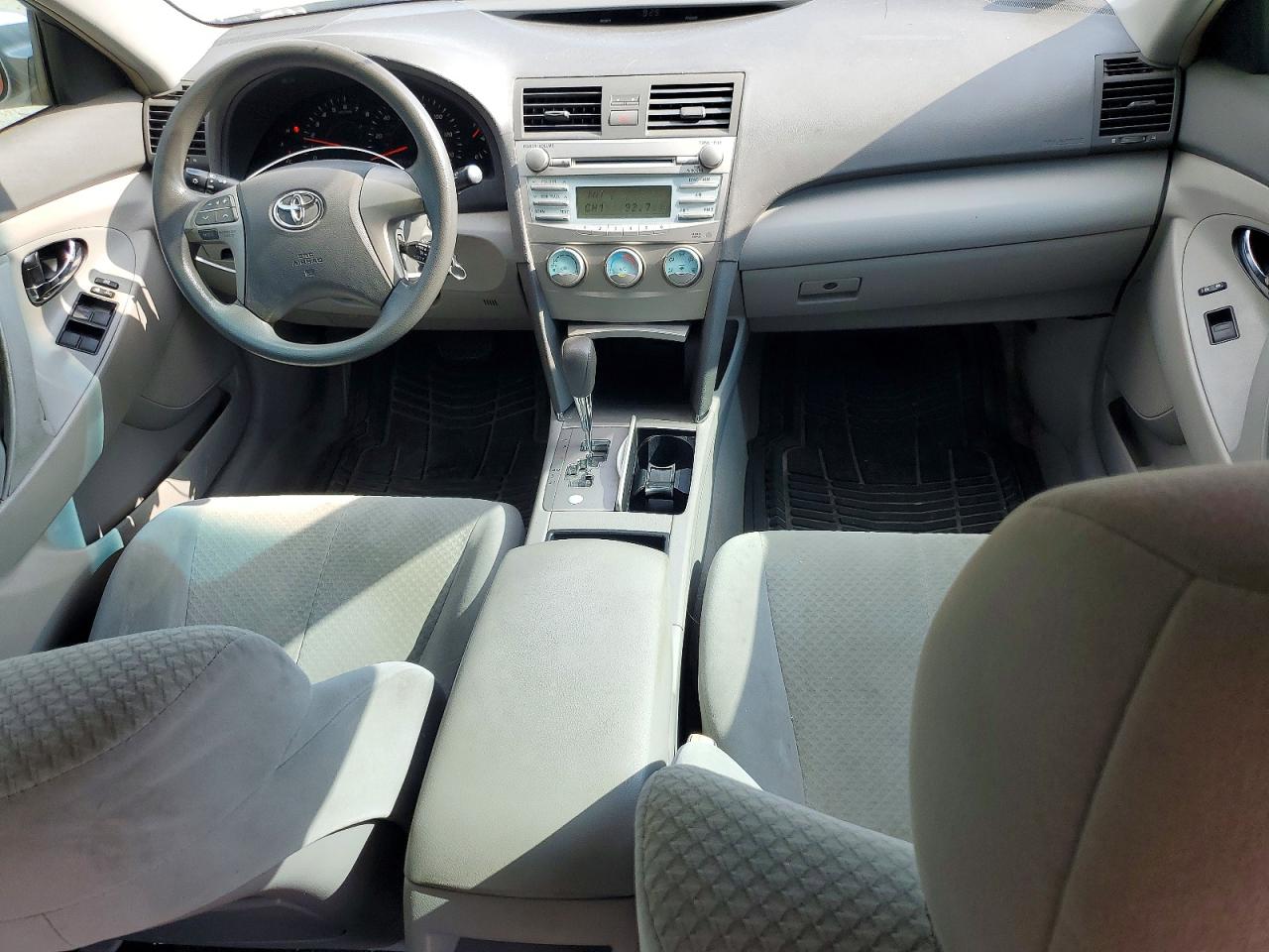 2009 Toyota Camry Le Серебряный vin: 4T1BE46KX9U898375