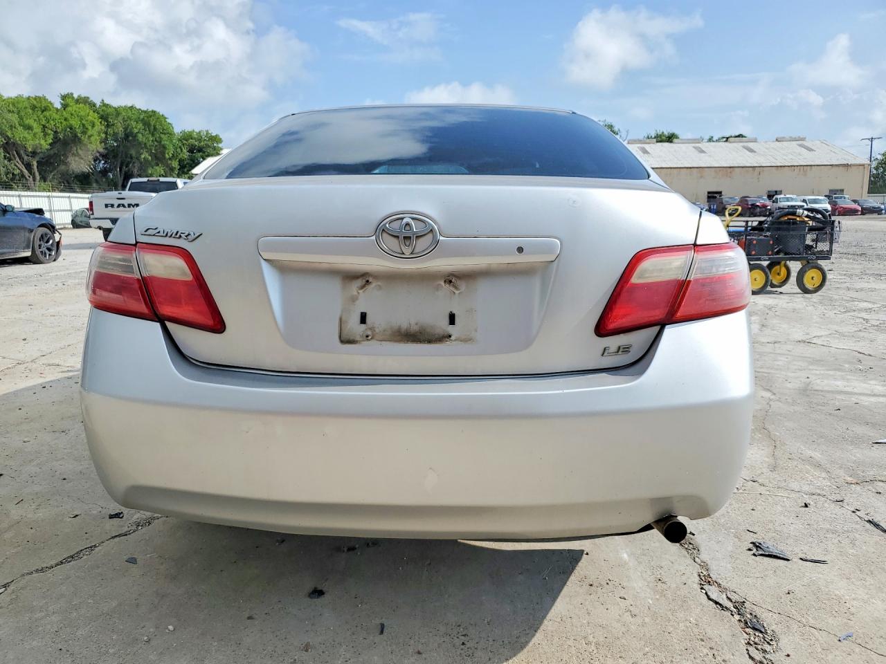 2009 Toyota Camry Le Серебряный vin: 4T1BE46KX9U898375