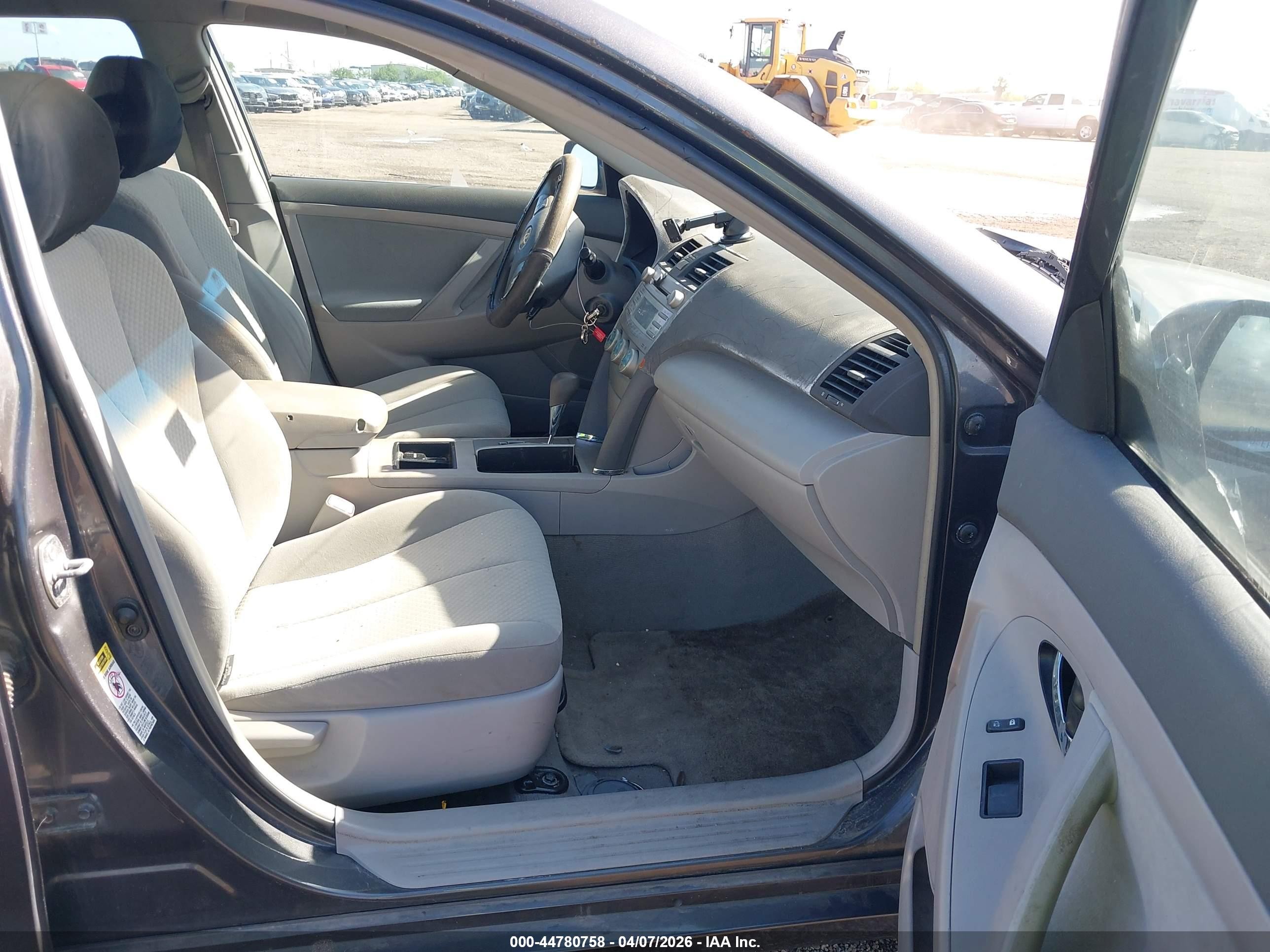 2009 Toyota Camry Le Gray vin: 4T1BE46KX9U901551