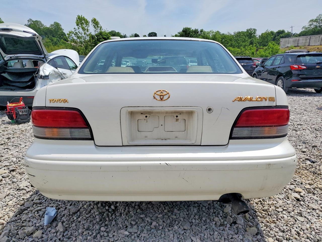 1997 Toyota Avalon Xl White vin: 4T1BF12B7VU198051
