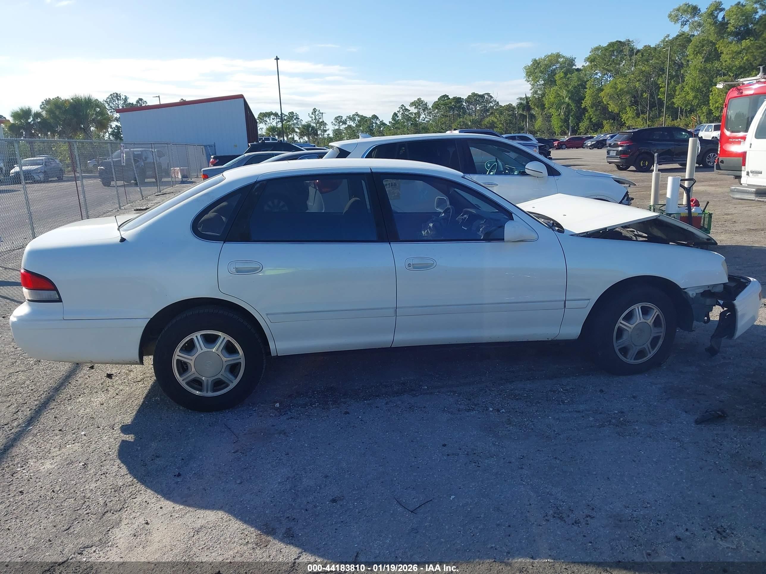 1996 Toyota Avalon Xl/xls White vin: 4T1BF12B8TU106247