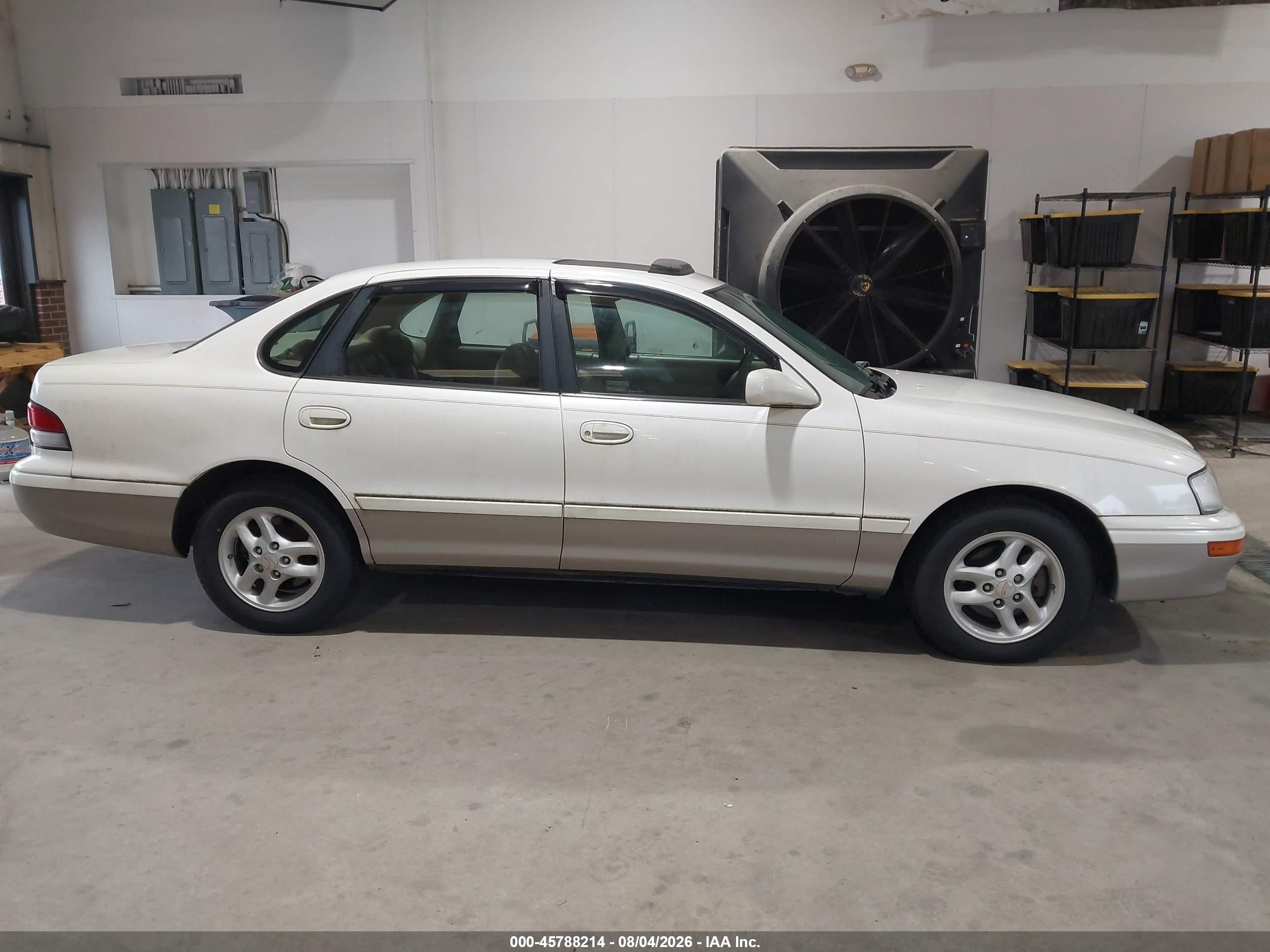 1997 Toyota Avalon Xls White vin: 4T1BF12BXVU208619