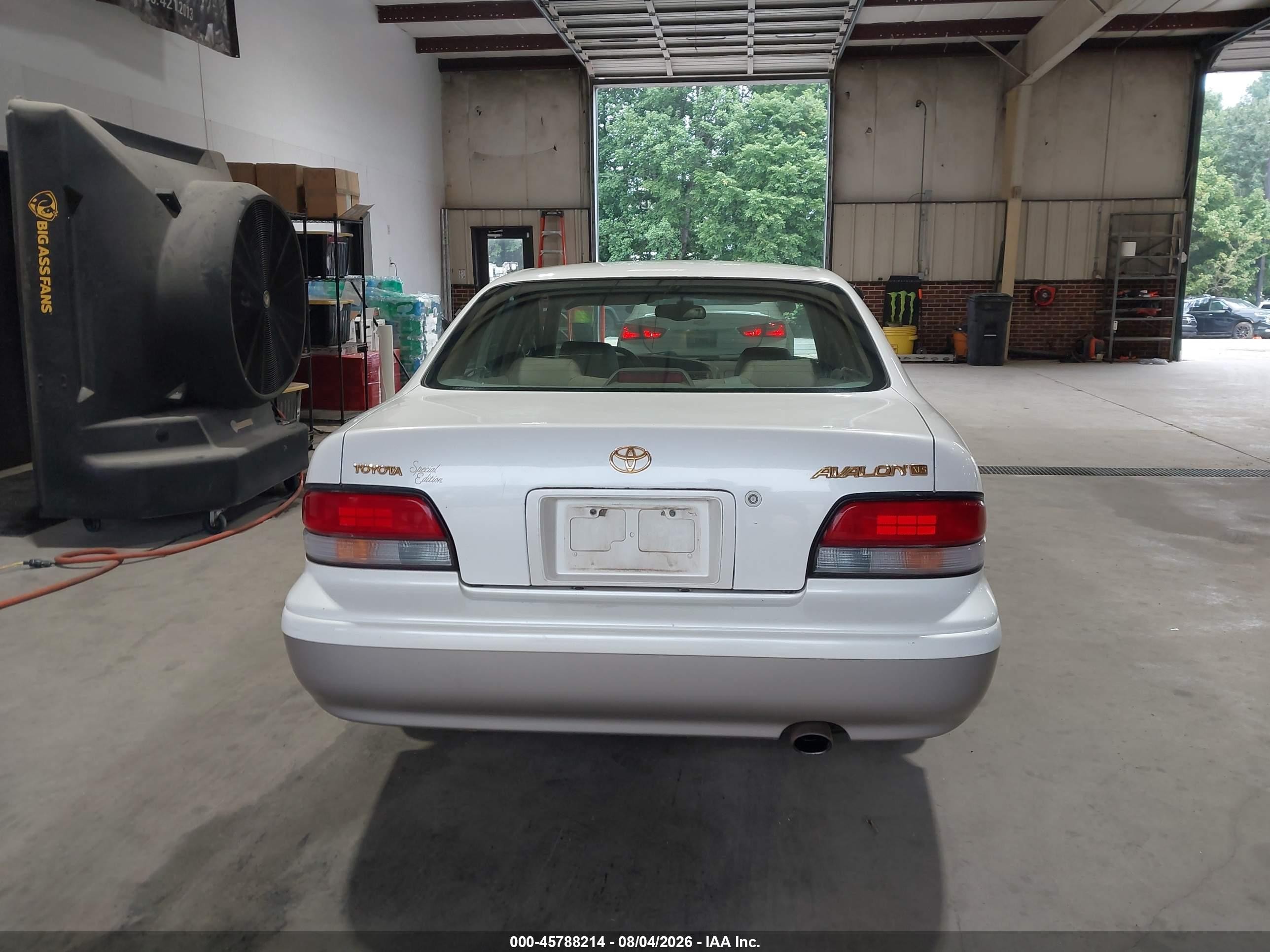 1997 Toyota Avalon Xls White vin: 4T1BF12BXVU208619
