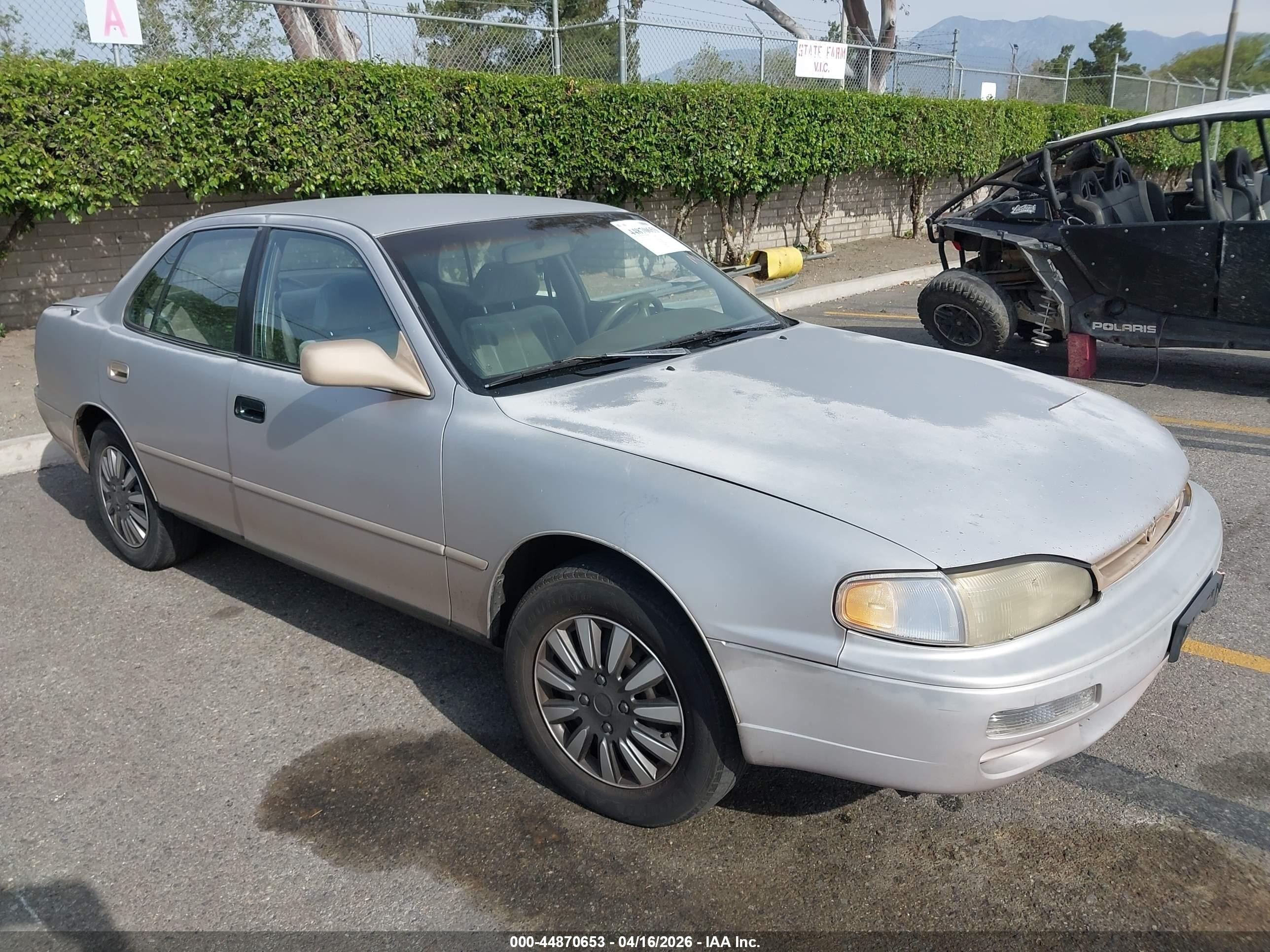 1996 Toyota Camry Le/xle/se Gold vin: 4T1BF12K2TU122170