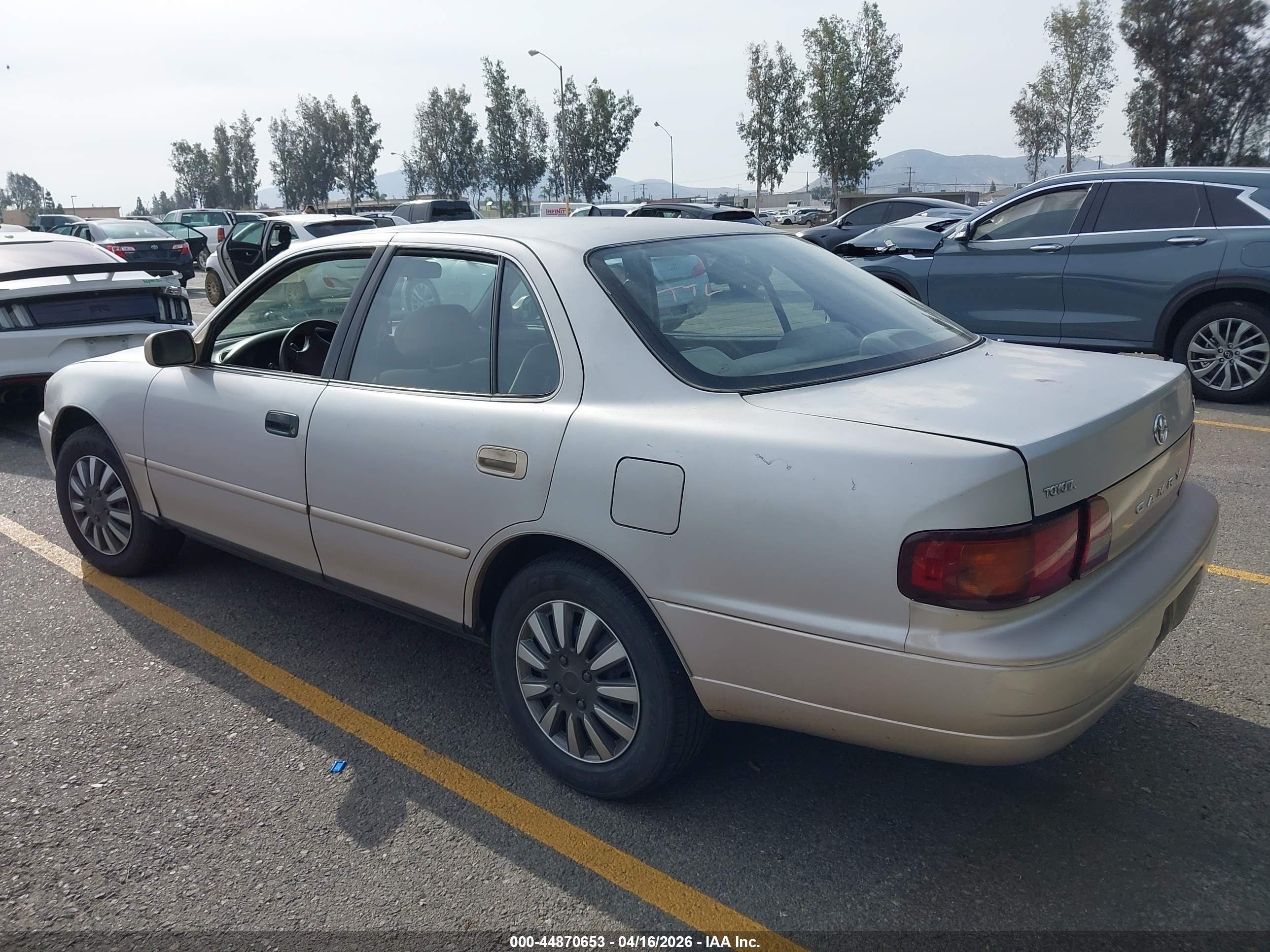1996 Toyota Camry Le/xle/se Gold vin: 4T1BF12K2TU122170