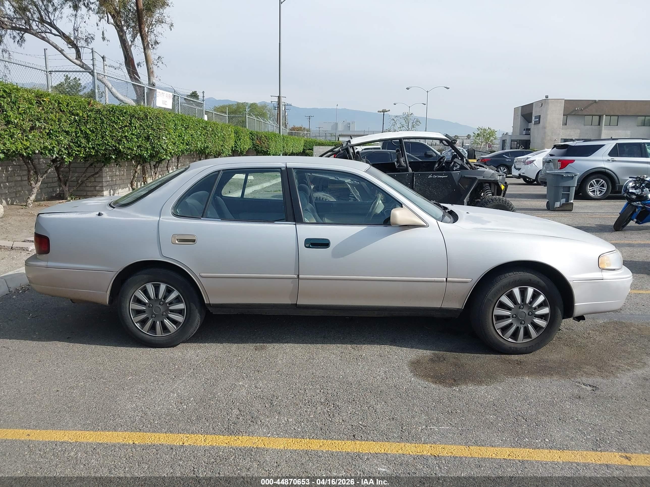 1996 Toyota Camry Le/xle/se Gold vin: 4T1BF12K2TU122170