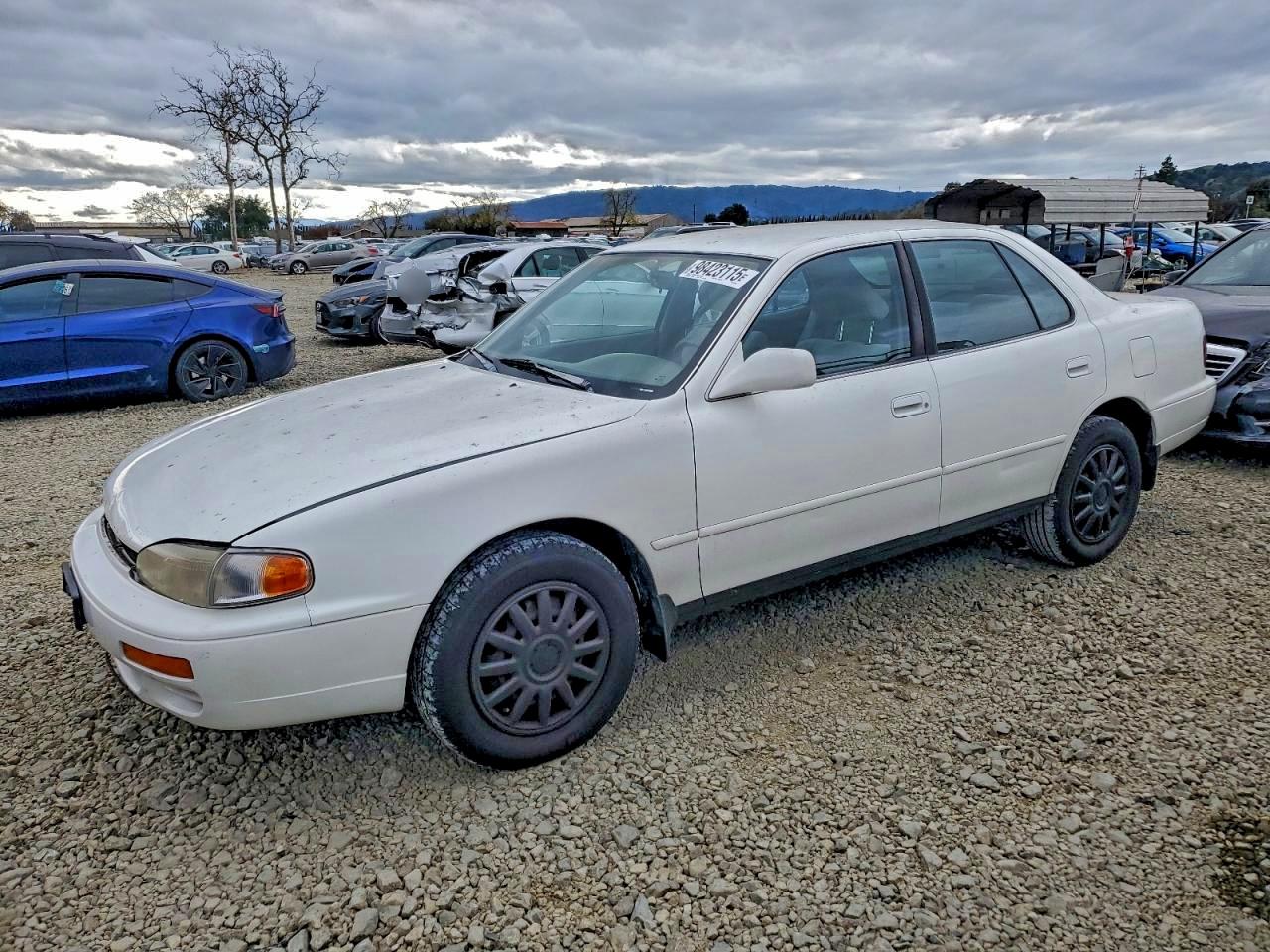 1996 Toyota Camry Le White vin: 4T1BF12K2TU862768