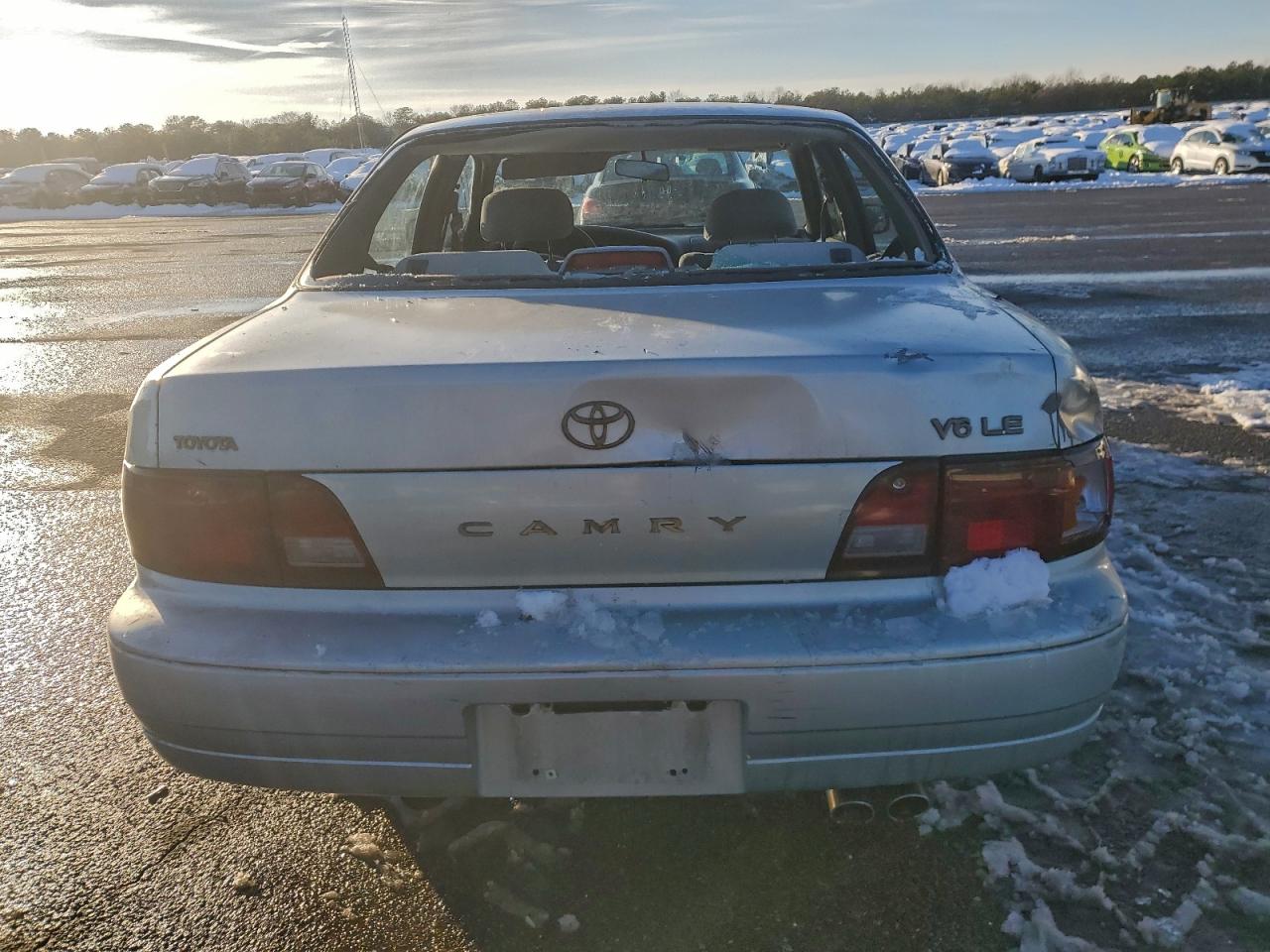 1996 Toyota Camry Le Silver vin: 4T1BF12K6TU127372