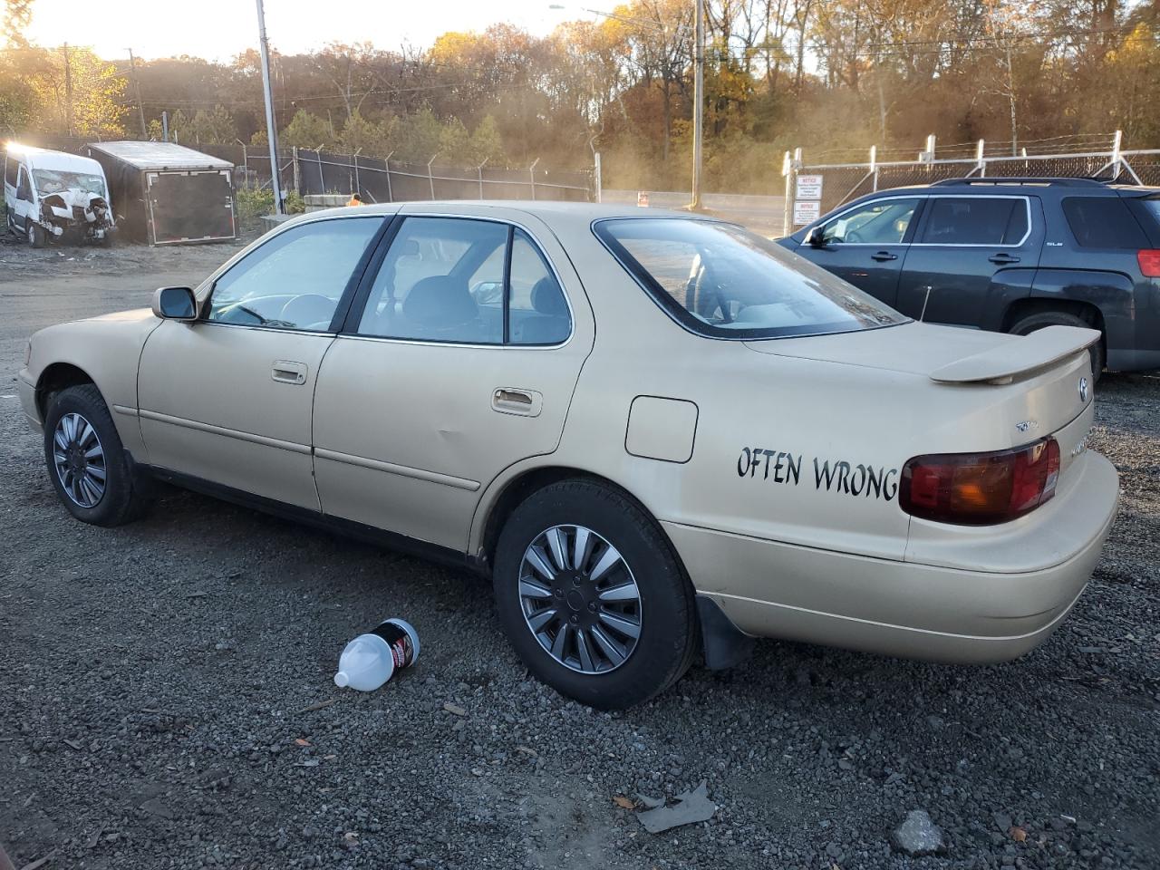 1996 Toyota Camry Le Gold vin: 4T1BF12KXTU127570
