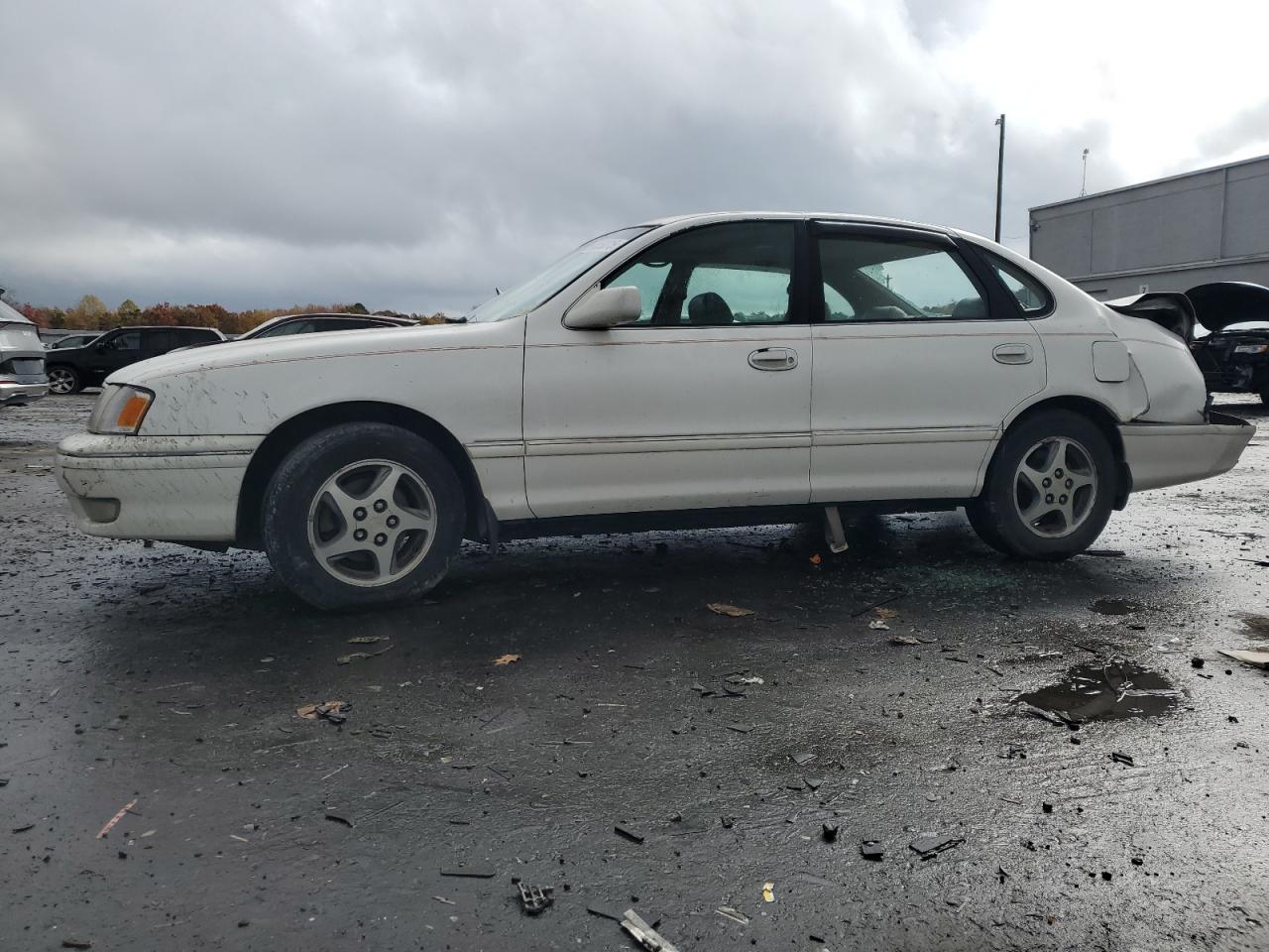 4T1BF18B0XU300347