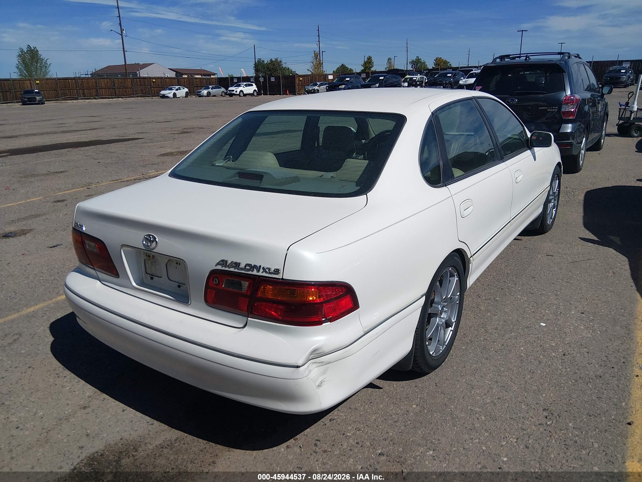 1999 Toyota Avalon Xl/xls White vin: 4T1BF18B0XU329072