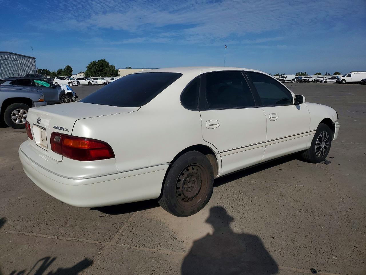1999 Toyota Avalon Xl White vin: 4T1BF18B0XU334904