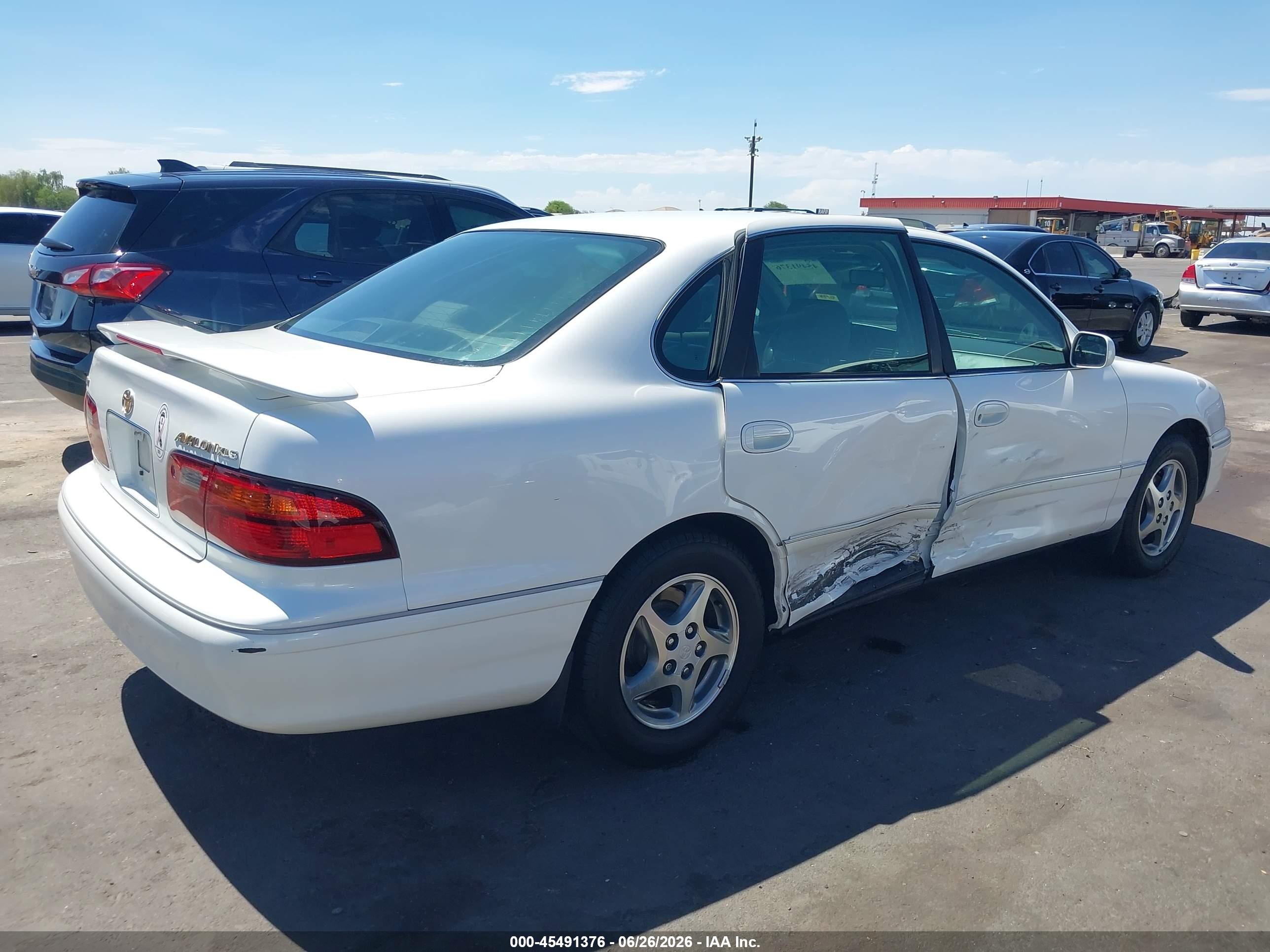 1998 Toyota Avalon Xls White vin: 4T1BF18B2WU253370