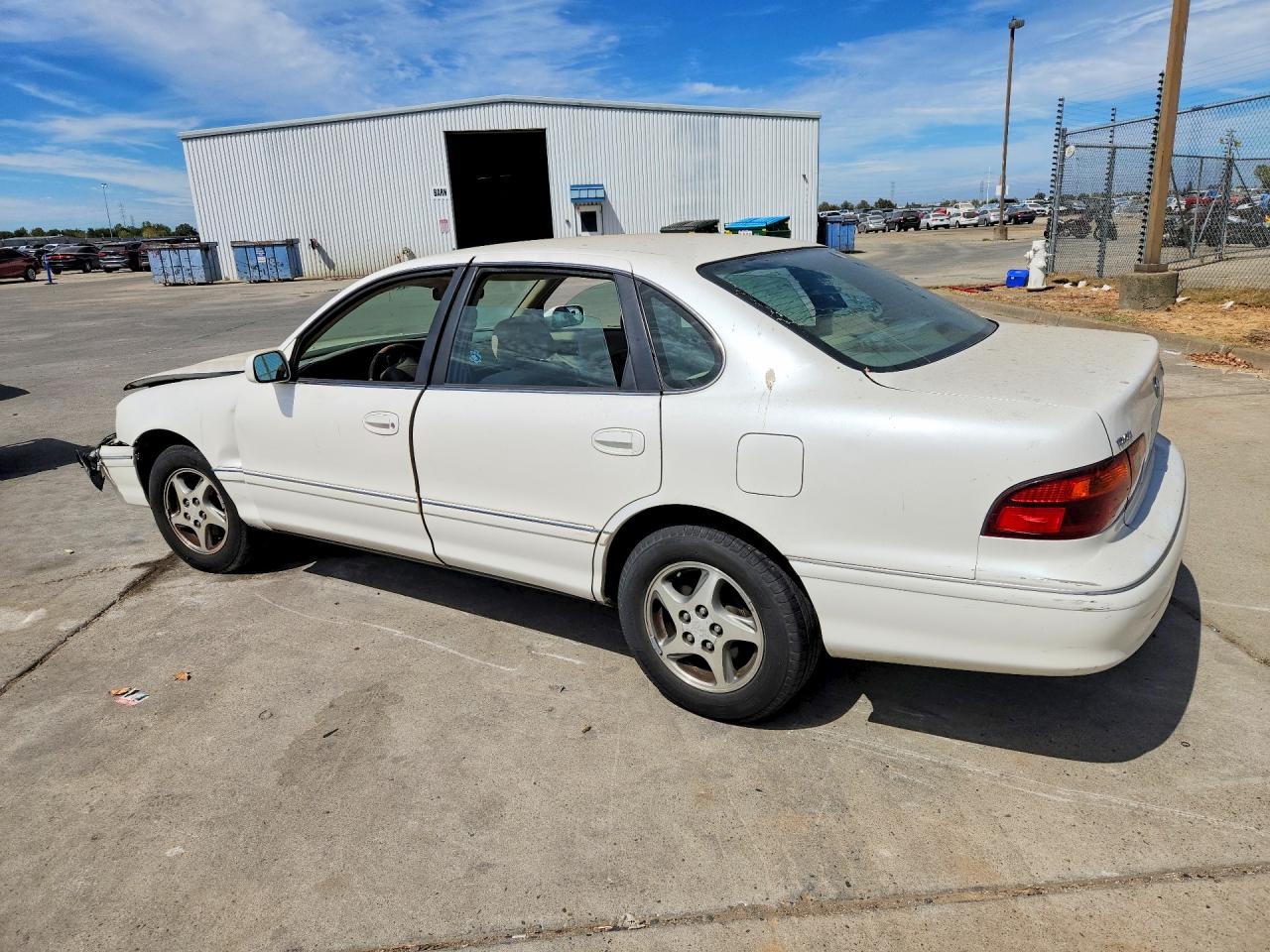 1999 Toyota Avalon Xls White vin: 4T1BF18B2XU299928