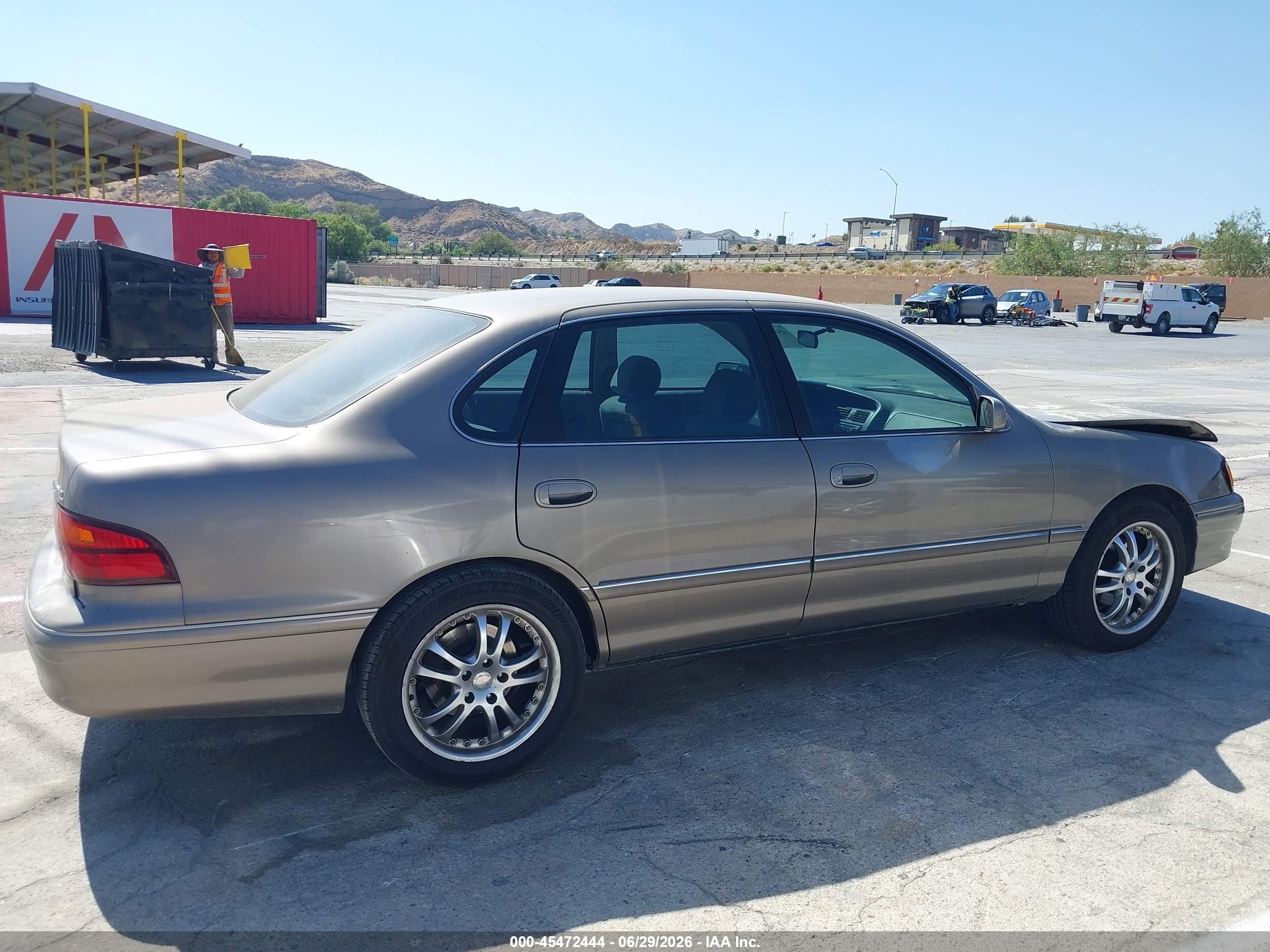 1998 Toyota Avalon Xl Tan vin: 4T1BF18B7WU240078