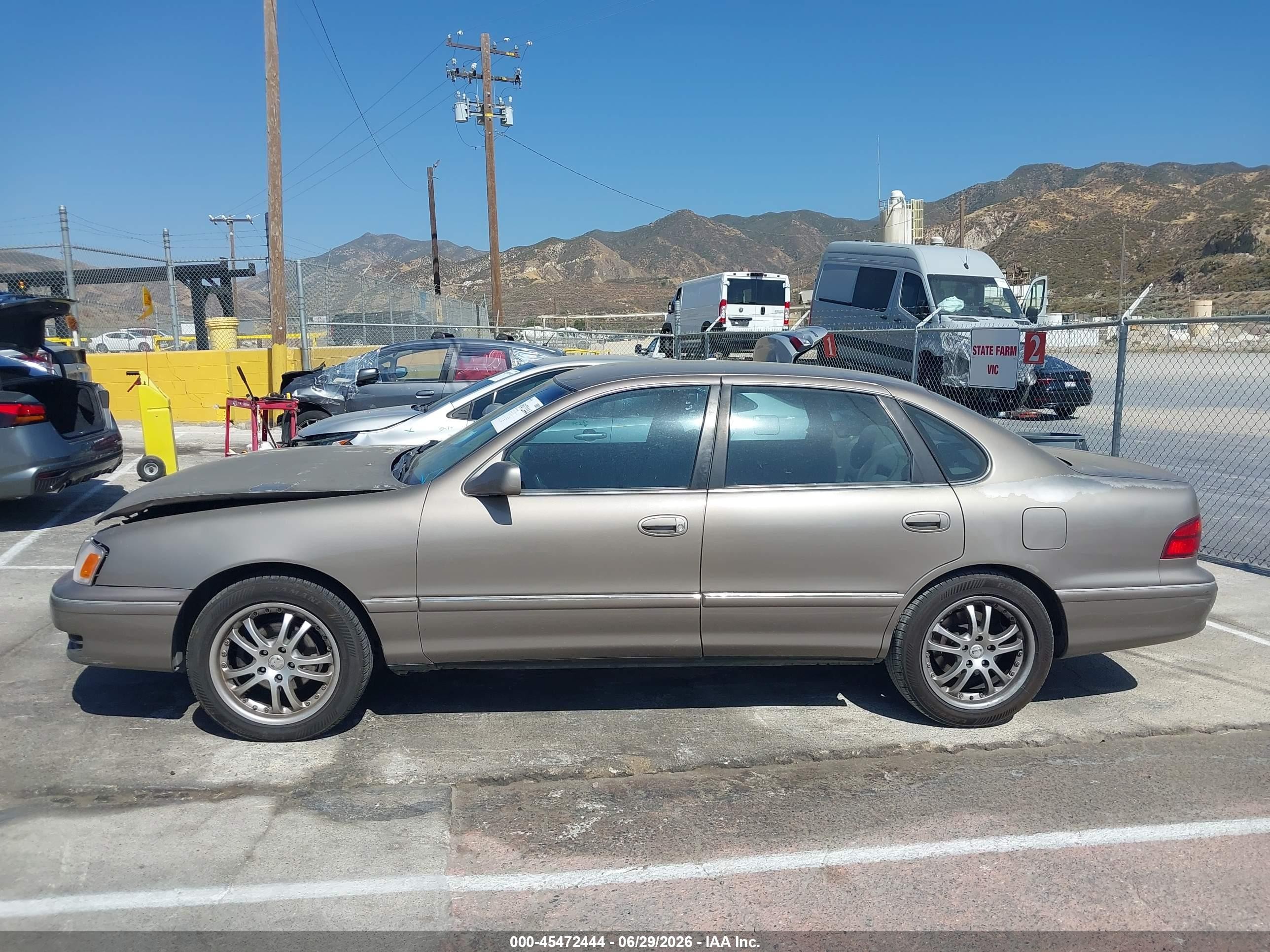 1998 Toyota Avalon Xl Tan vin: 4T1BF18B7WU240078