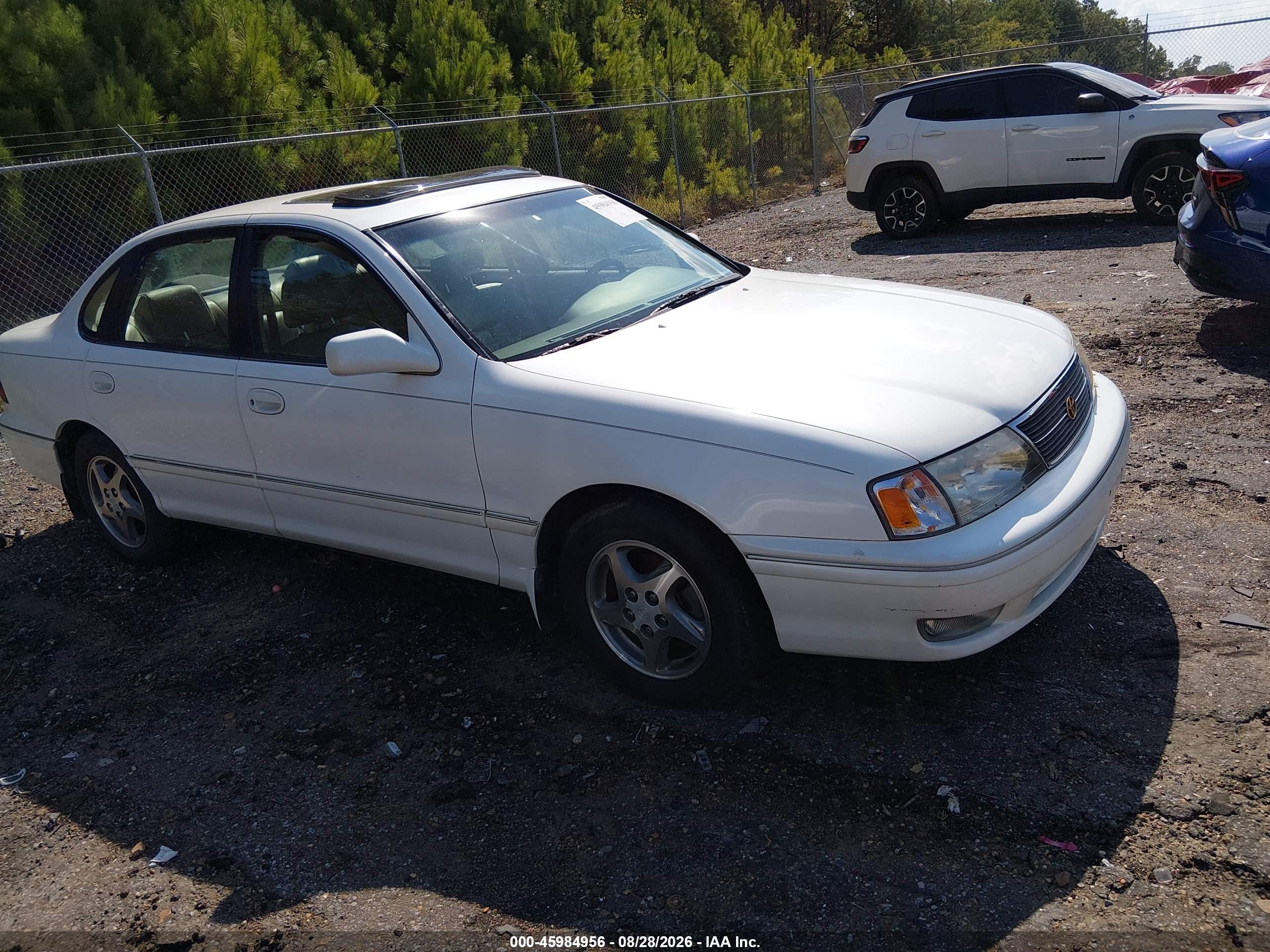1998 Toyota Avalon Xls White vin: 4T1BF18B9WU278489