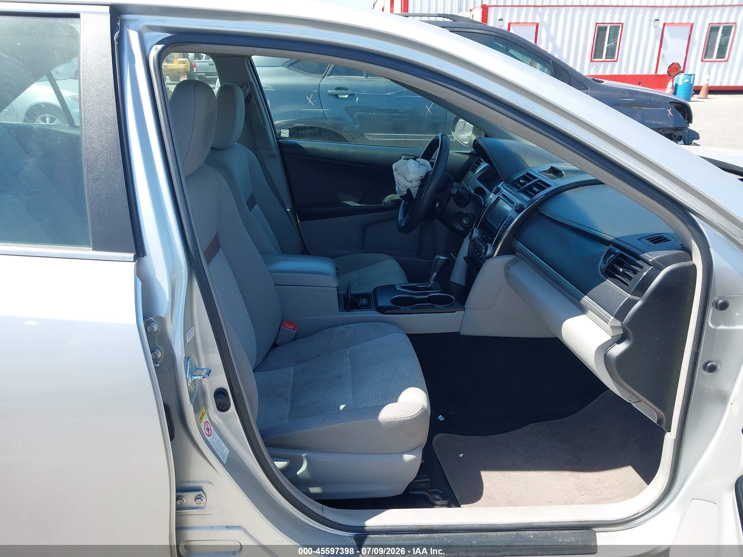 2012 Toyota Camry Le Серебряный vin: 4T1BF1FK0CU084920