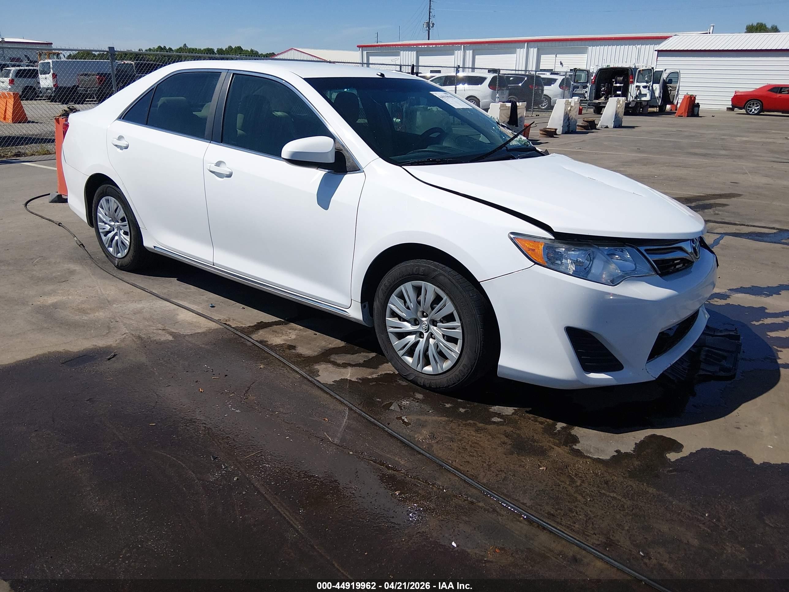 2012 Toyota Camry Le White vin: 4T1BF1FK0CU164251