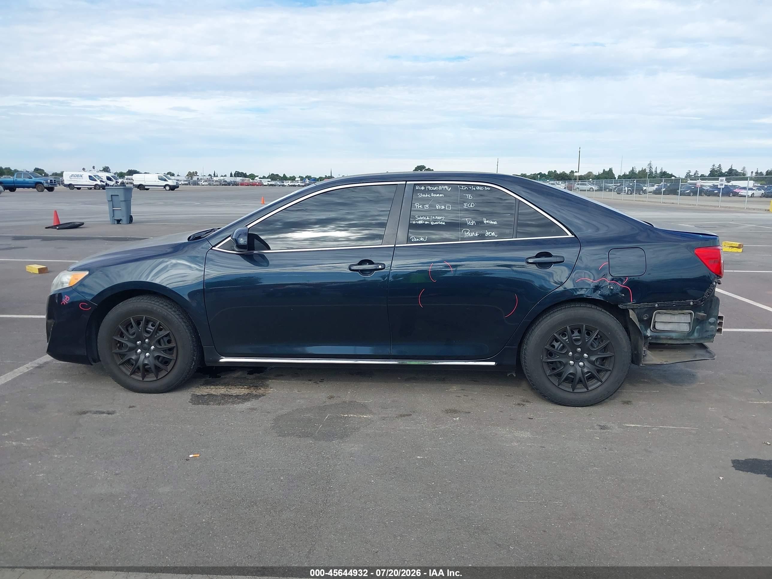 2013 Toyota Camry Le Dark Blue vin: 4T1BF1FK0DU262486