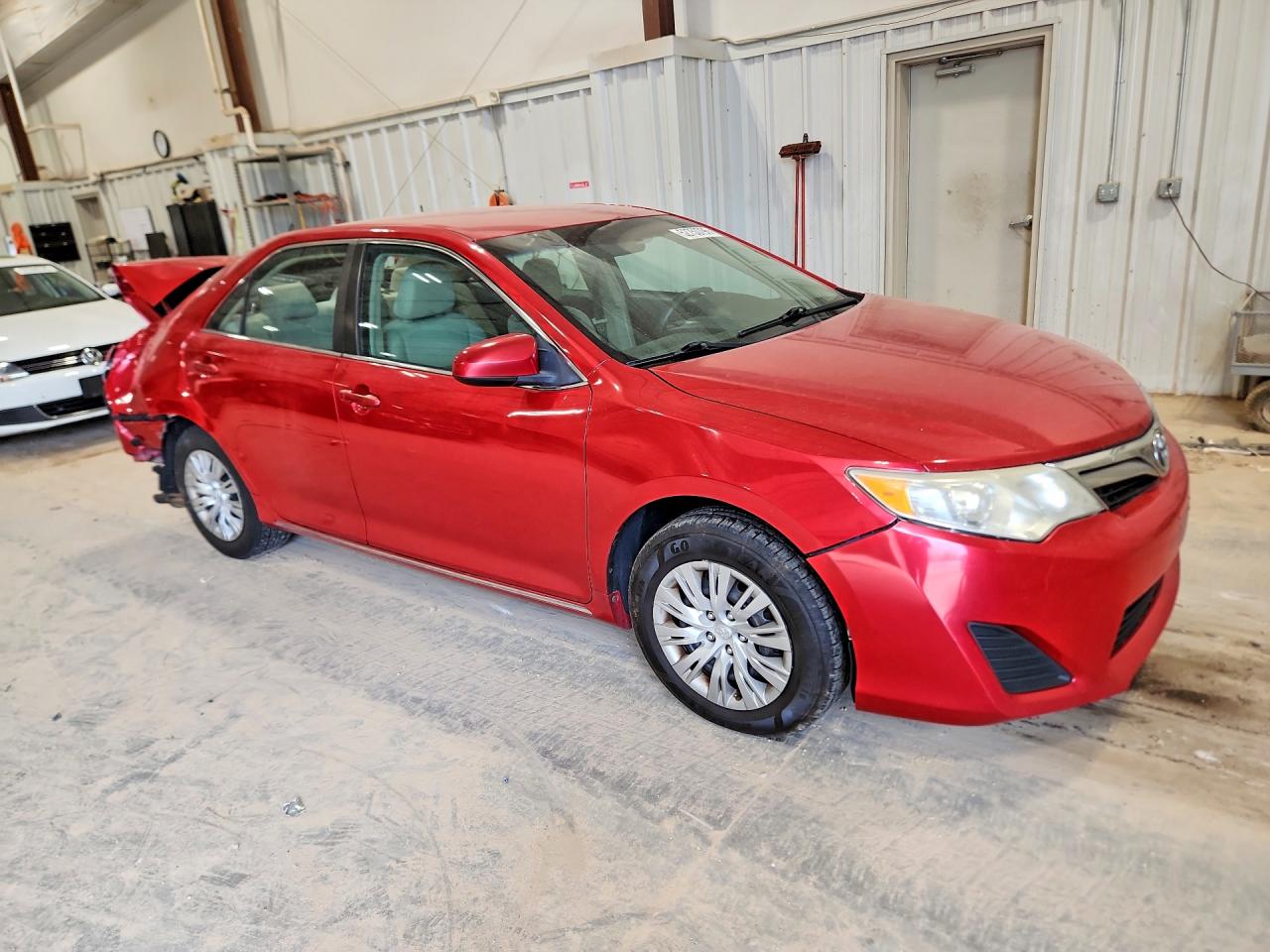 2013 Toyota Camry Le Red vin: 4T1BF1FK0DU668624