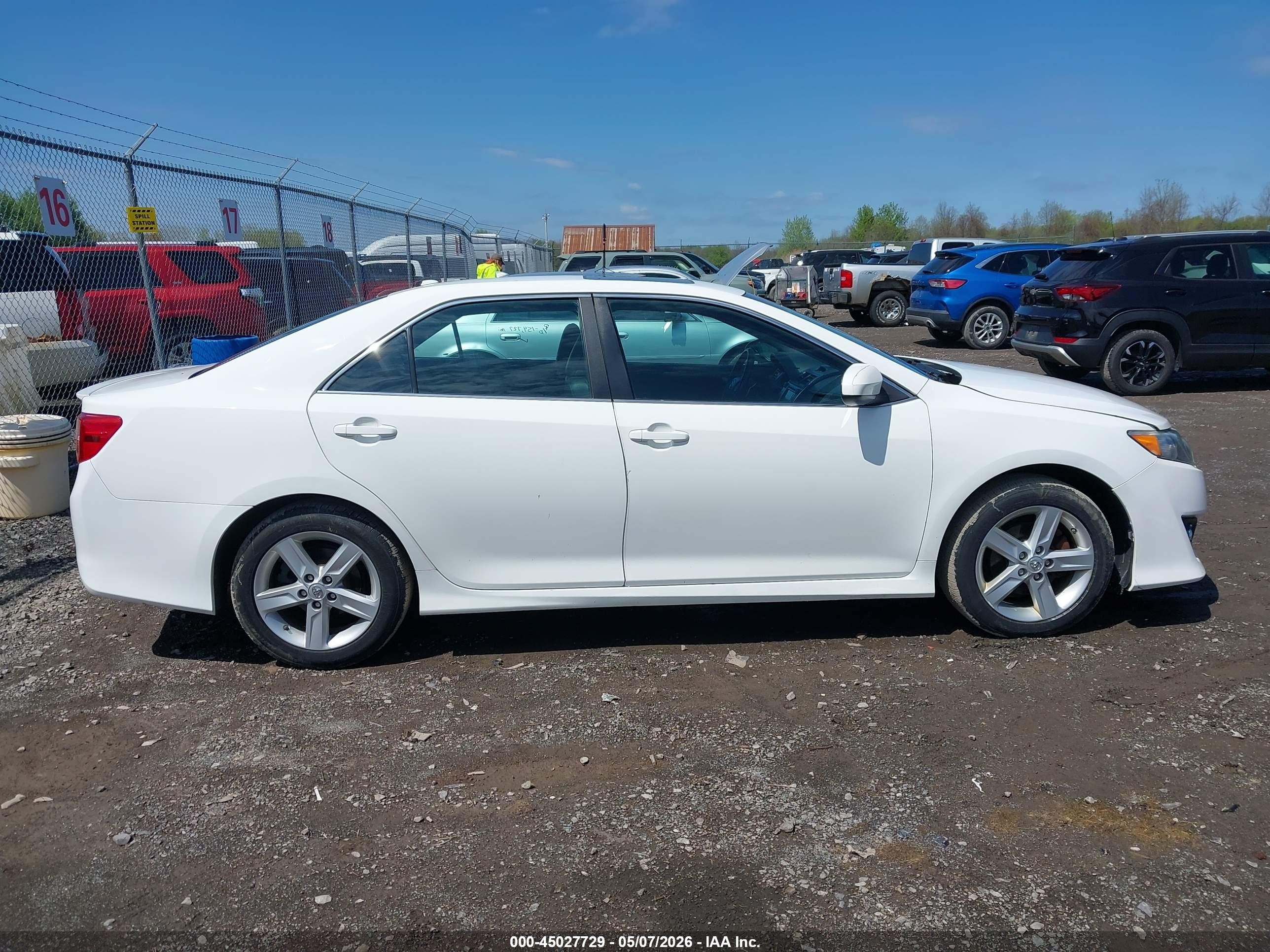 2013 Toyota Camry Se White vin: 4T1BF1FK0DU686010