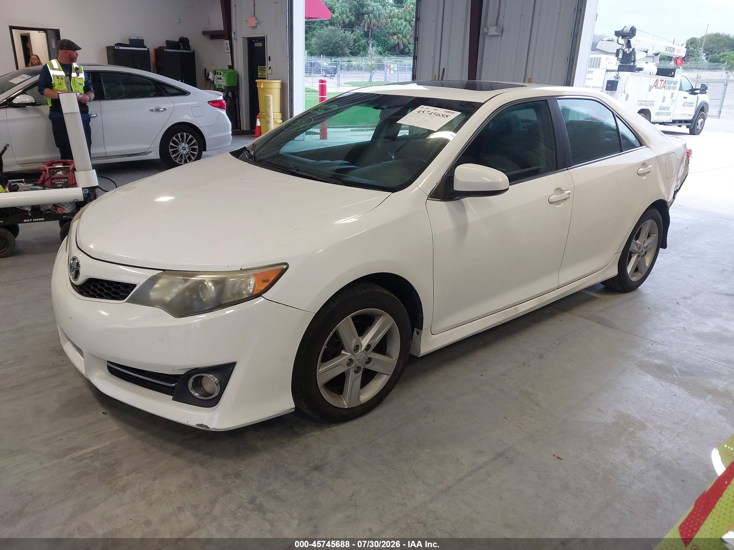 2013 Toyota Camry Se White vin: 4T1BF1FK0DU708037